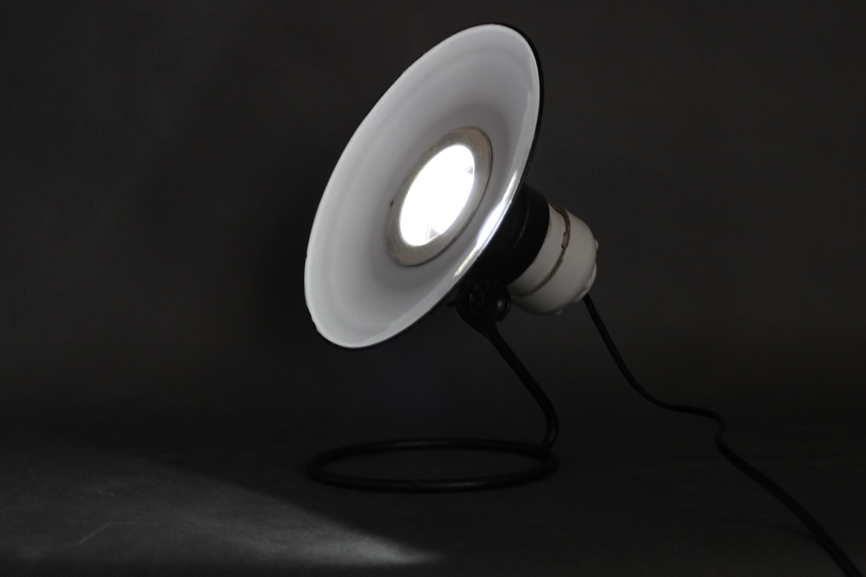 Lampe de table des années 1950, Tchécoslovaquie en vente 7