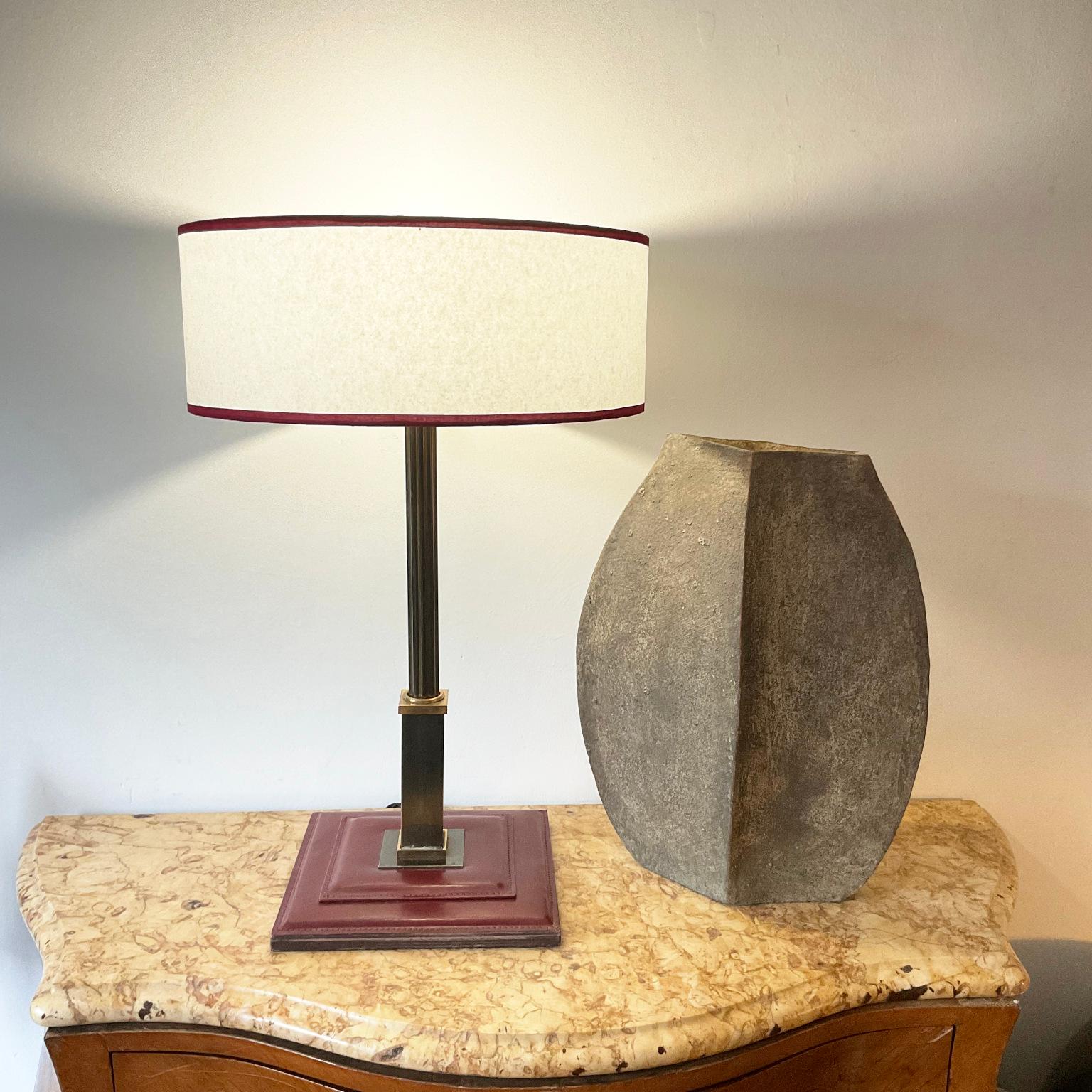 Neoclassical Revival 1950s Table Lamp Attributed to Maison Longchamp France in Burgundy Leather