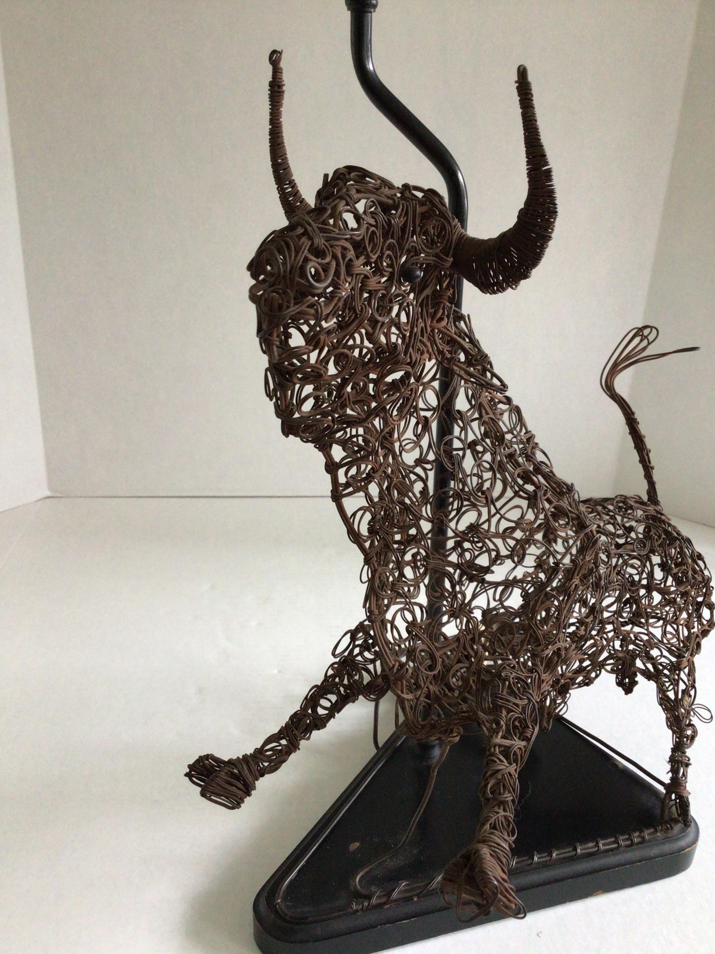 1950s Table Lamp of Abstract Twisted Wire Sculpture of a Bull on Wood Base For Sale 2