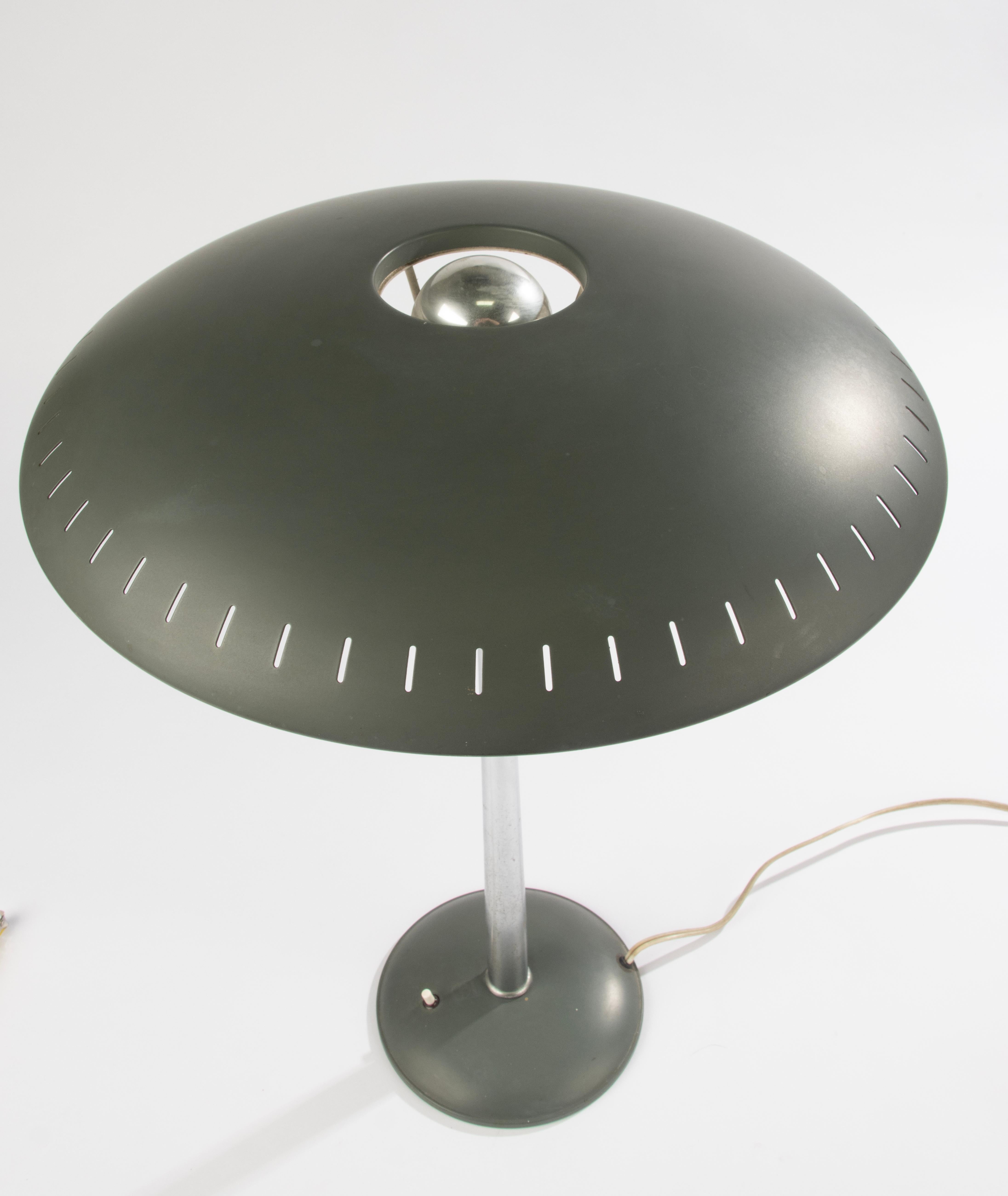 Lampe de table des années 1950 - Philips - Métal - Senior Model - par Louis Kalff en vente 3