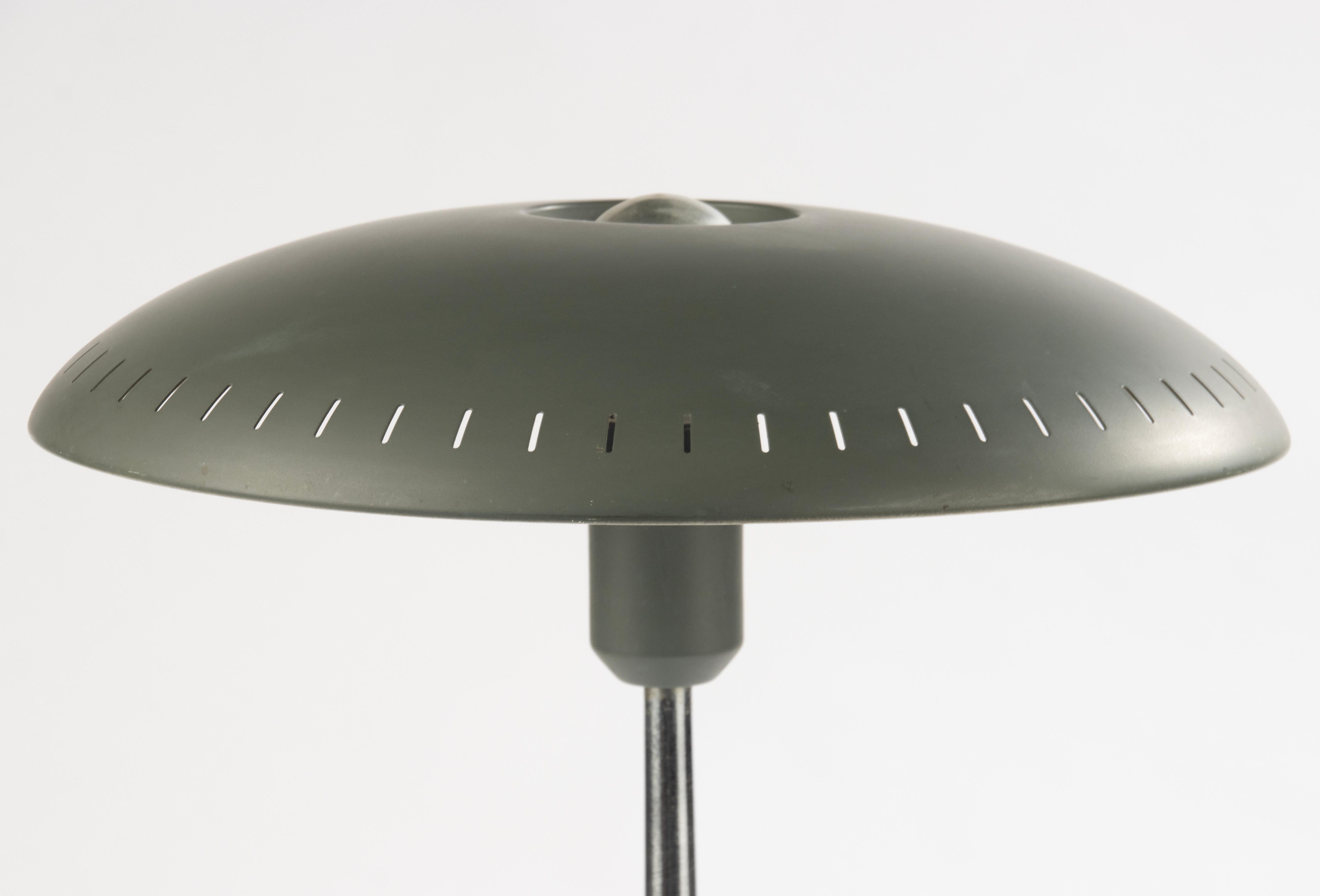Elégante lampe de table Philips du milieu du siècle, souvent appelée modèle 