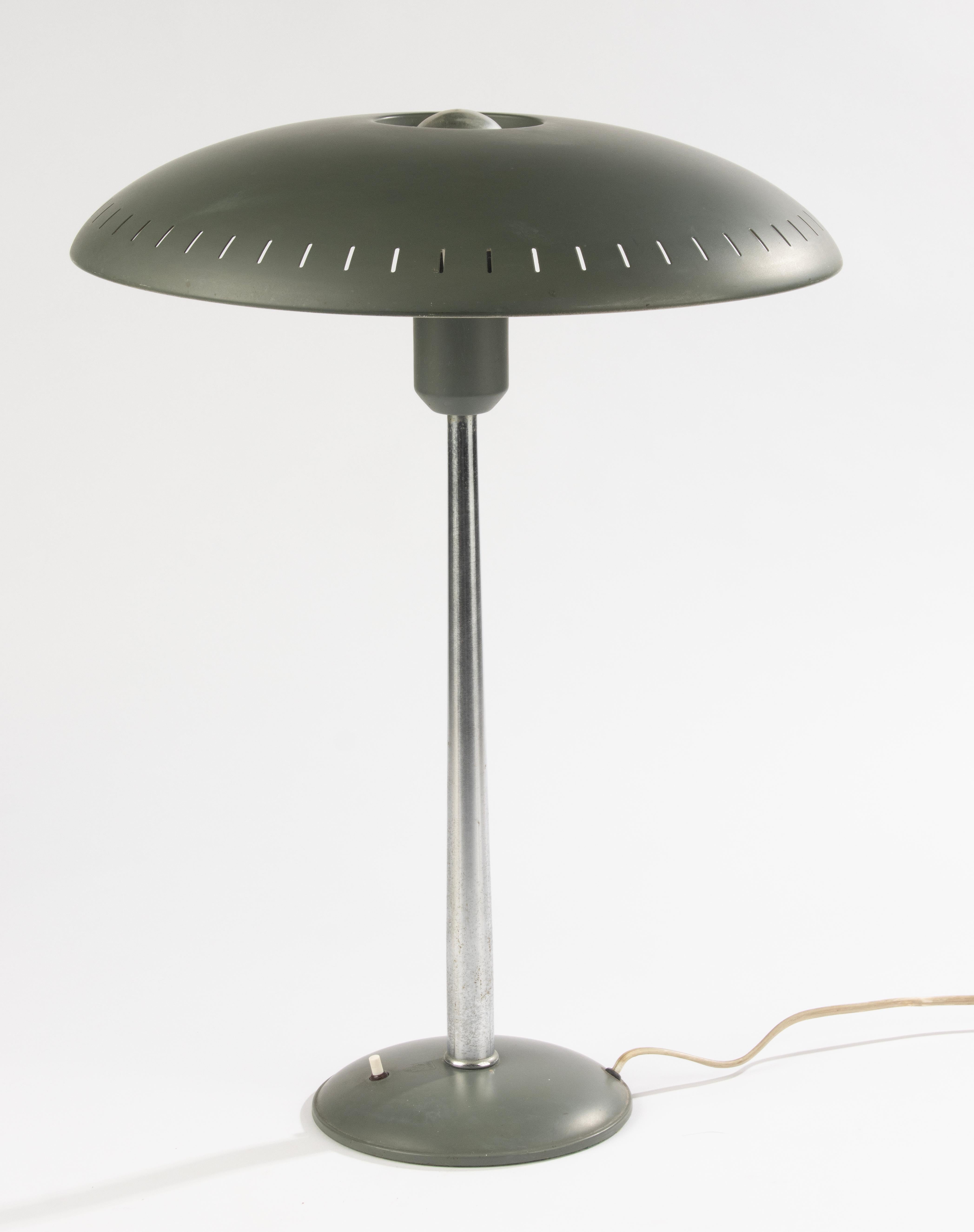 Ère spatiale Lampe de table des années 1950 - Philips - Métal - Senior Model - par Louis Kalff en vente