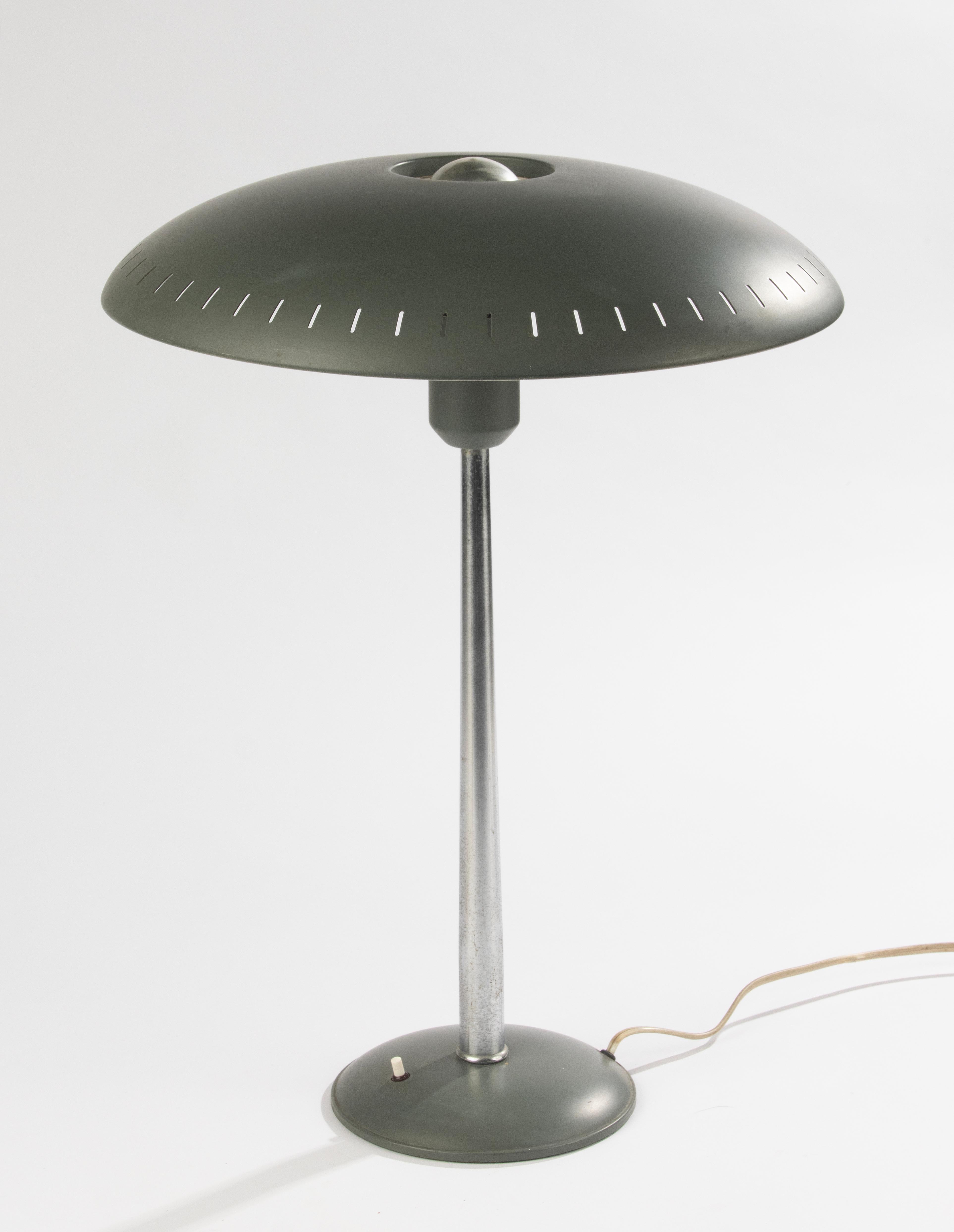 Lampe de table des années 1950 - Philips - Métal - Senior Model - par Louis Kalff Bon état - En vente à Casteren, Noord-Brabant