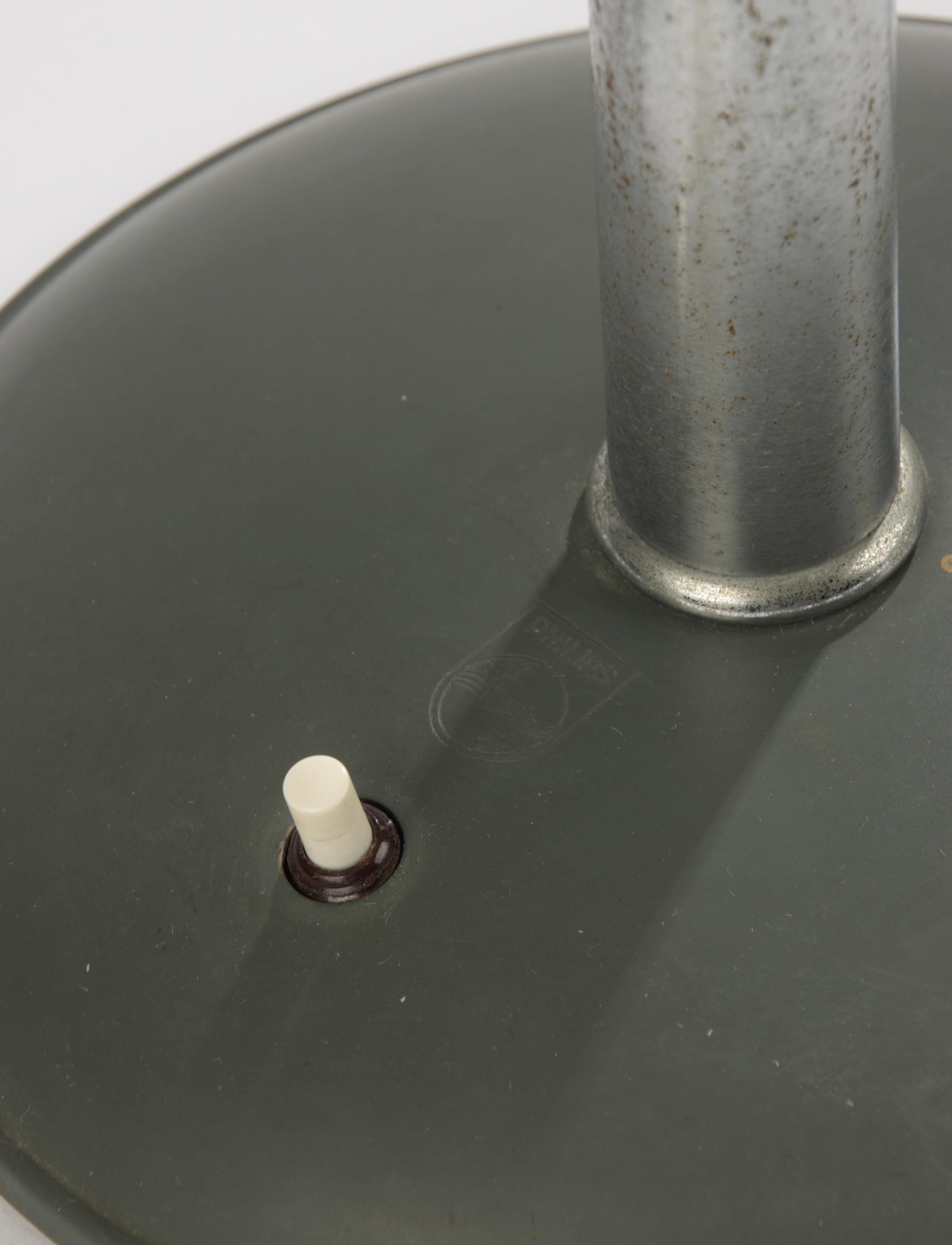 Milieu du XXe siècle Lampe de table des années 1950 - Philips - Métal - Senior Model - par Louis Kalff en vente