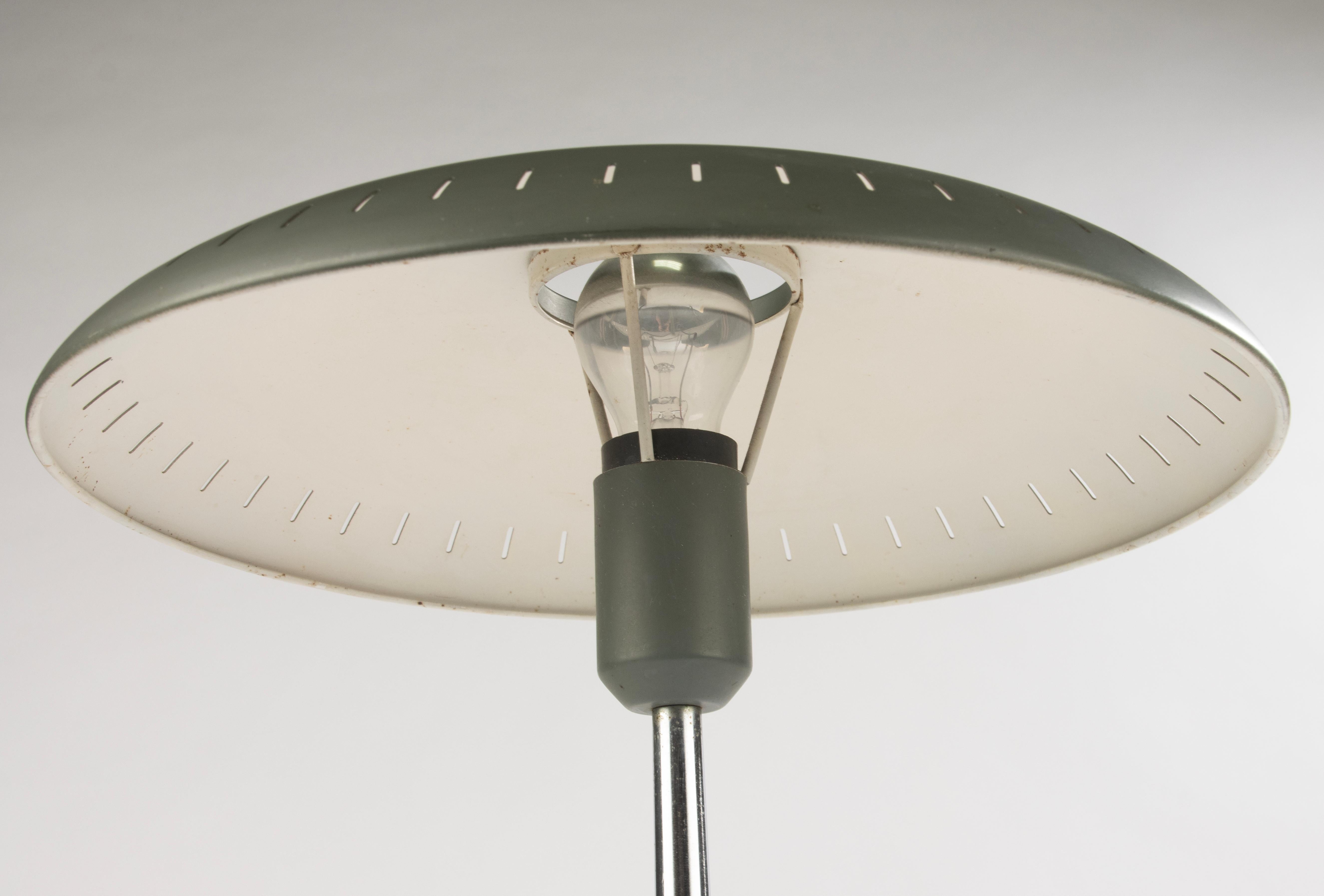 Lampe de table des années 1950 - Philips - Métal - Senior Model - par Louis Kalff en vente 1