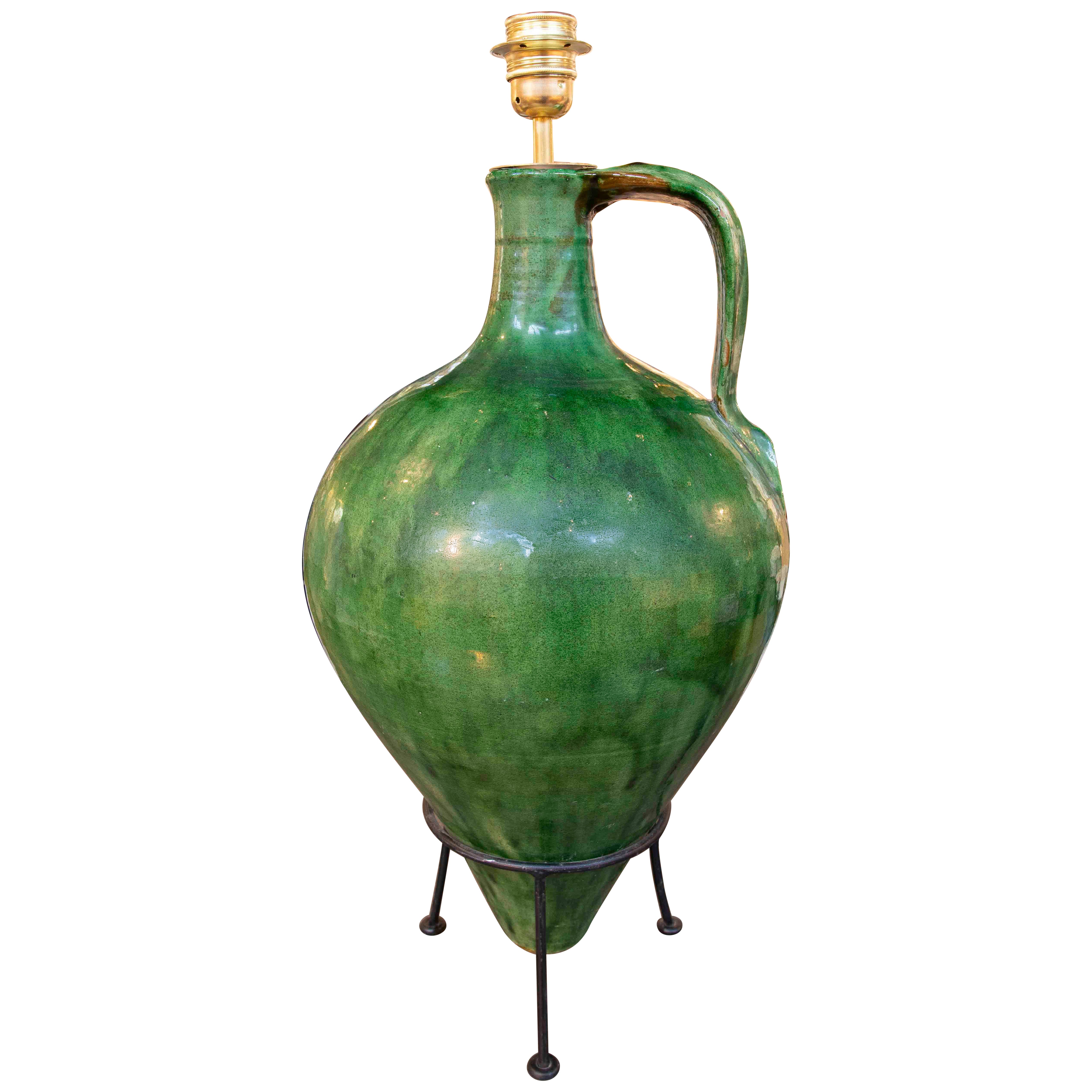Lampe de table des années 1950 avec une amphore en céramique émaillée verte provenant d'Úbeda. en vente