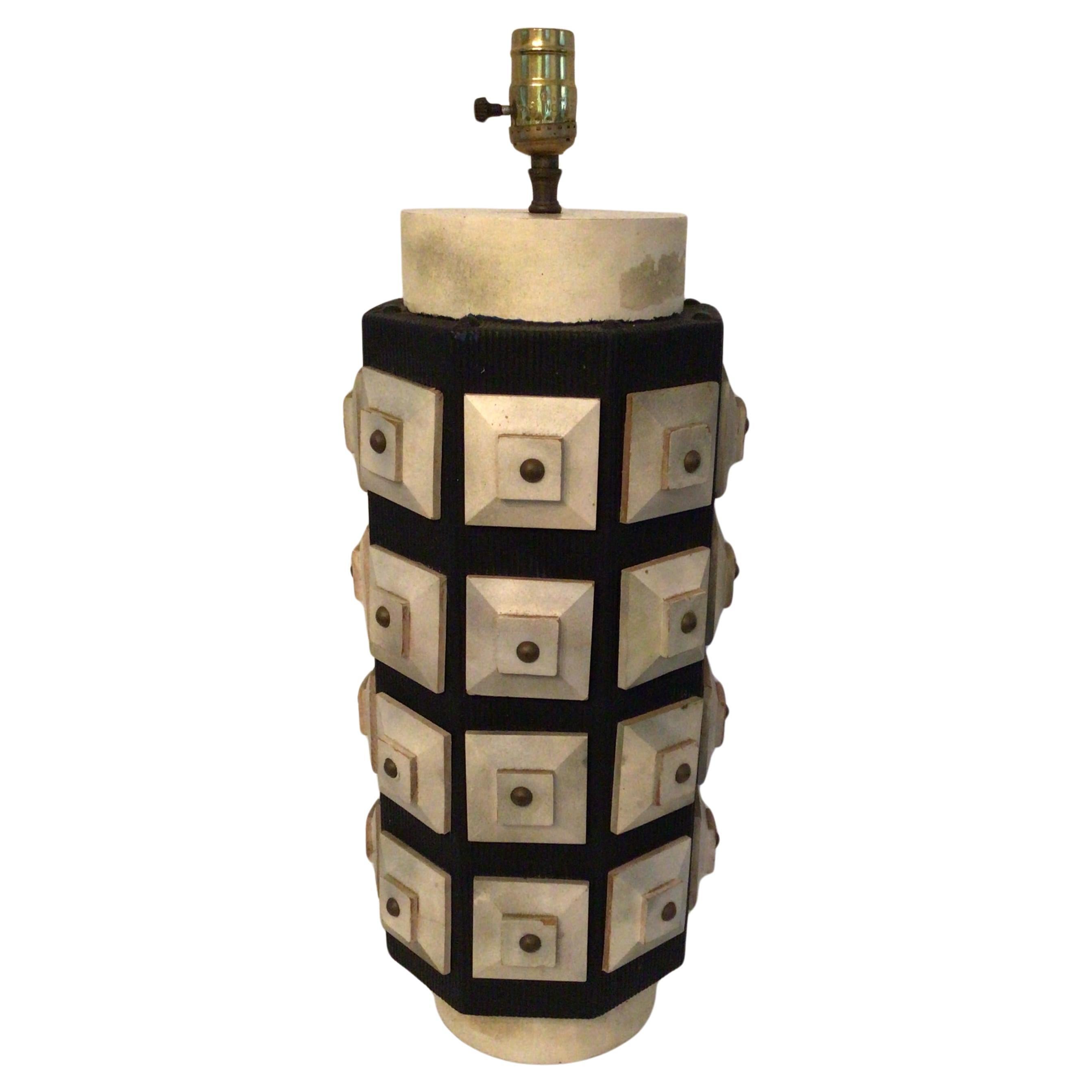 Lampe de table des années 1950 à motif géométrique en relief