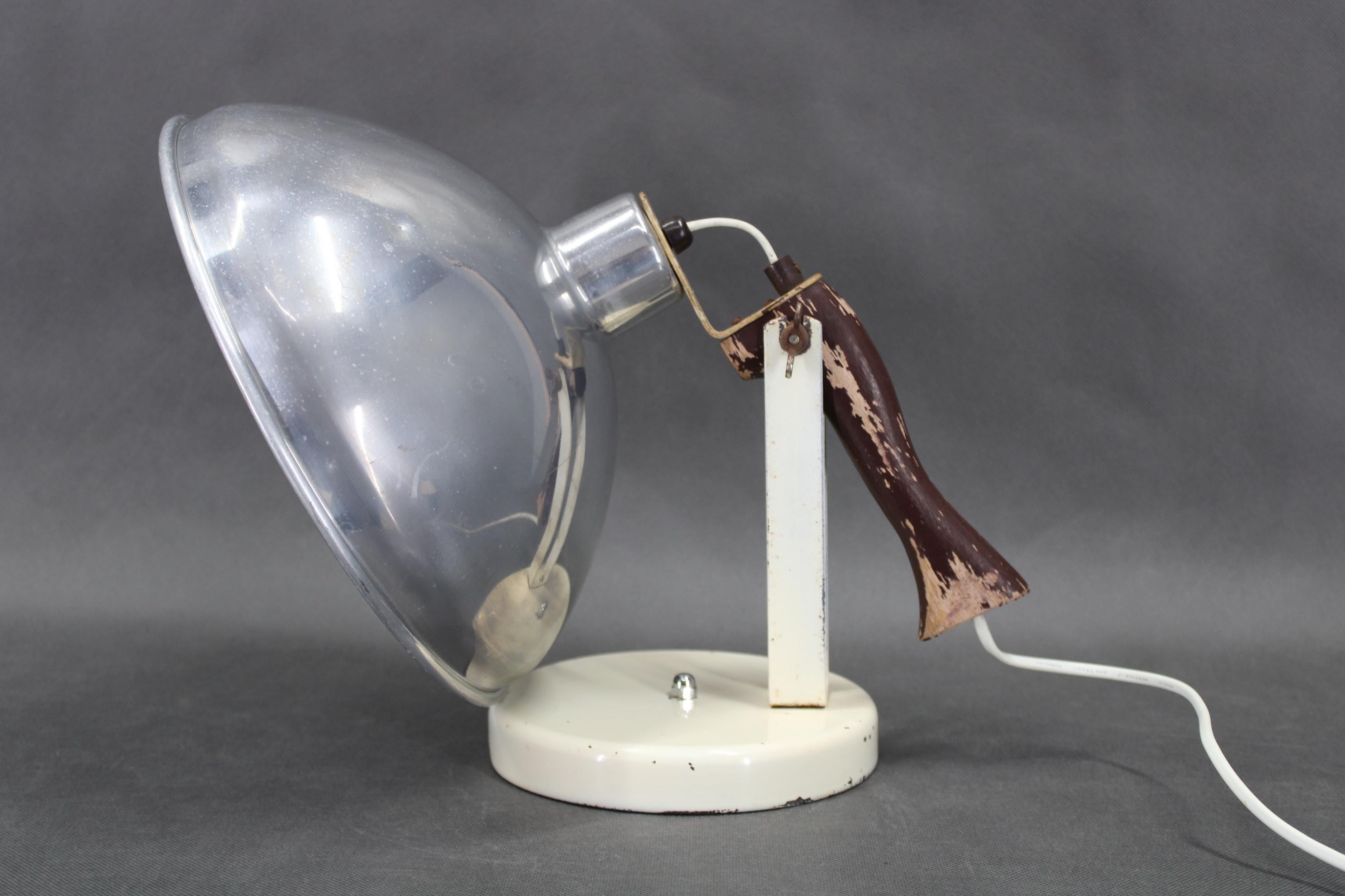 1950s Table Lamp with Aluminium Lampshade, Czechoslovakia en vente 4