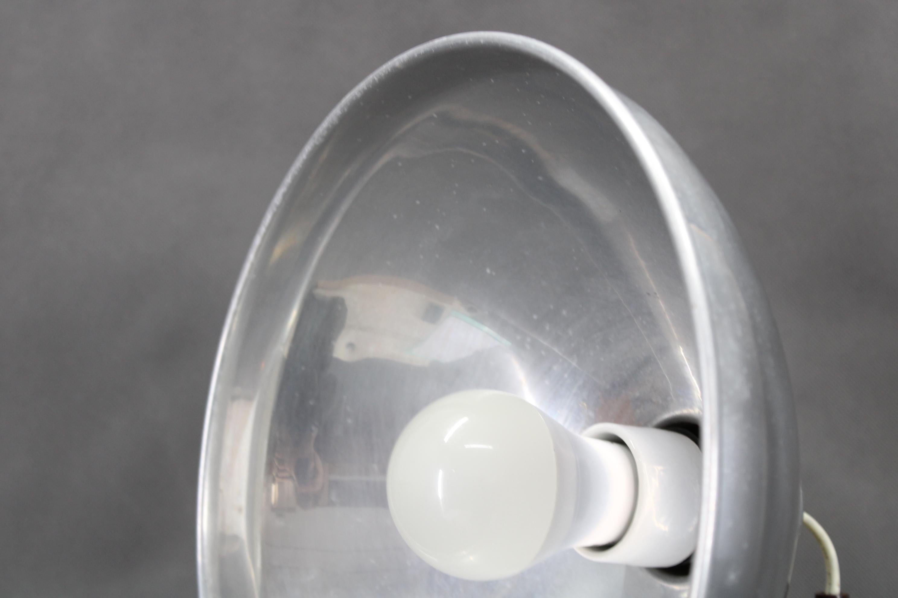 1950s Table Lamp with Aluminium Lampshade, Czechoslovakia en vente 5