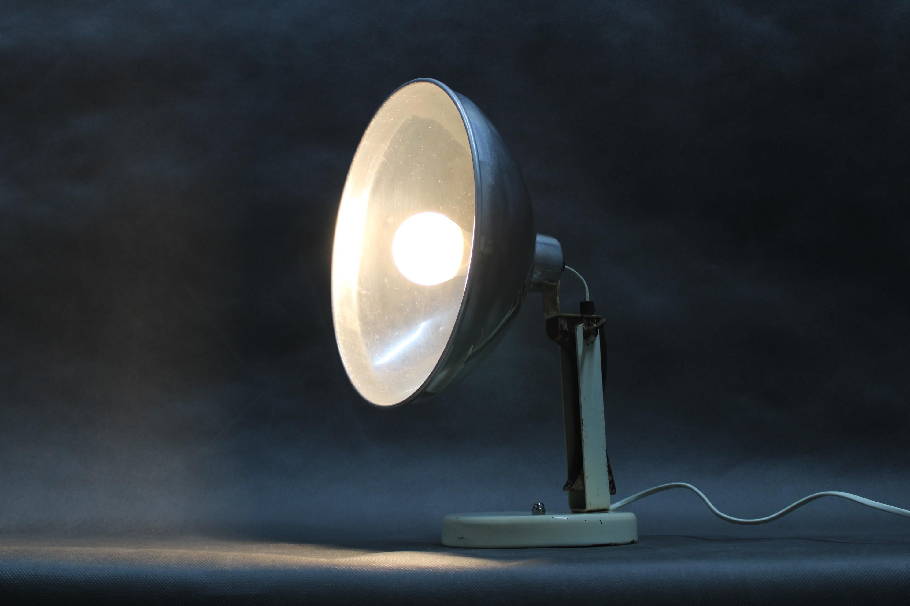 1950s Table Lamp with Aluminium Lampshade, Czechoslovakia en vente 9