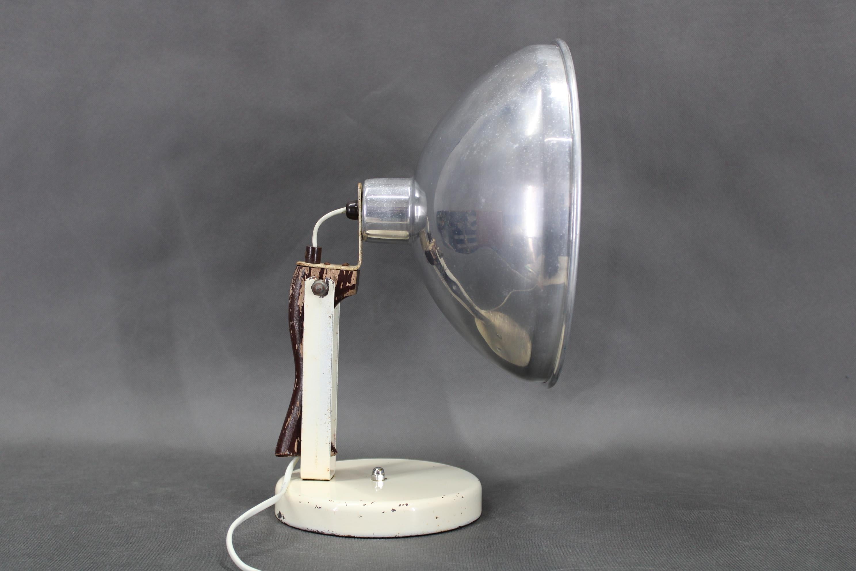 1950s Table Lamp with Aluminium Lampshade, Czechoslovakia Bon état - En vente à Praha, CZ
