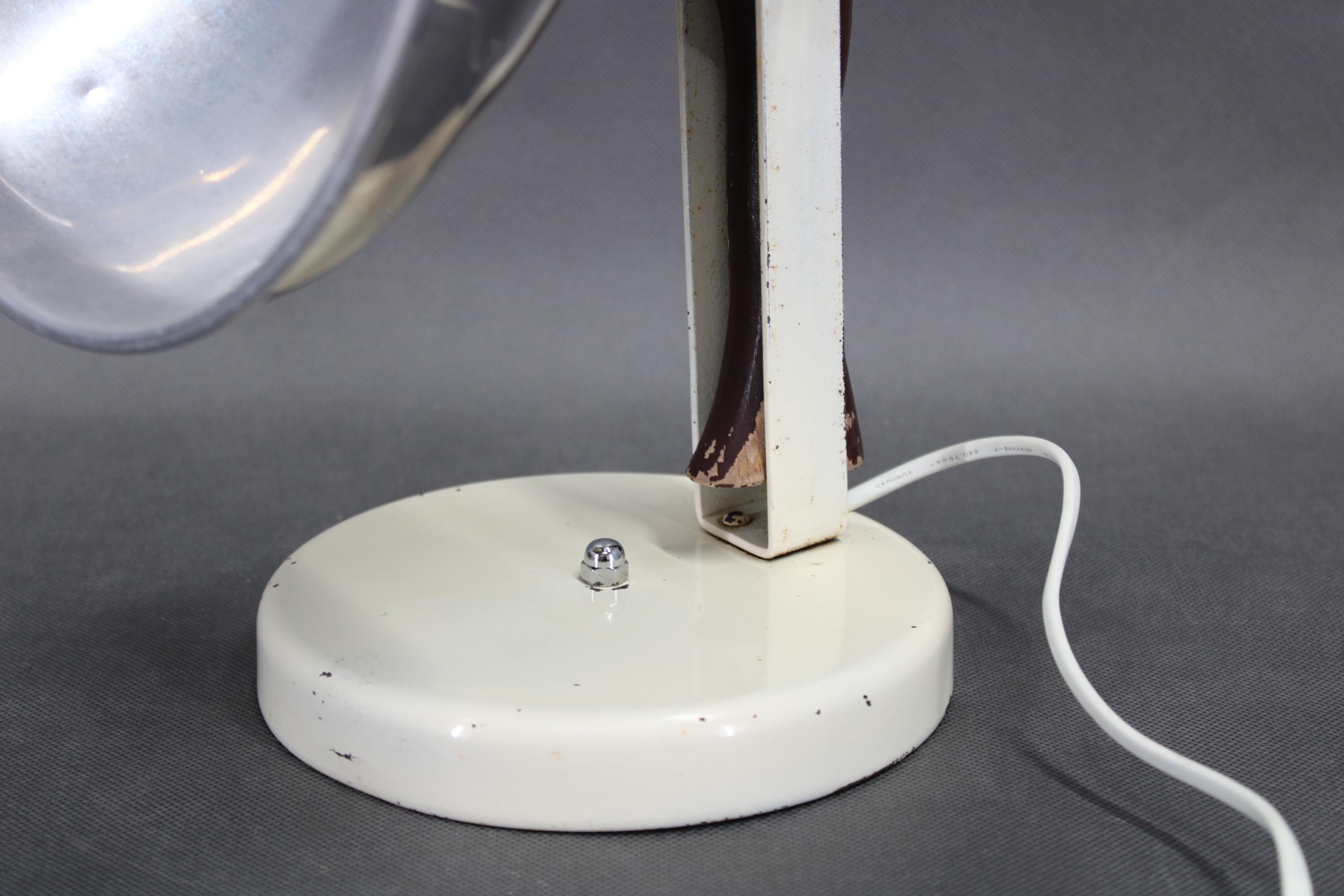 Milieu du XXe siècle 1950s Table Lamp with Aluminium Lampshade, Czechoslovakia en vente