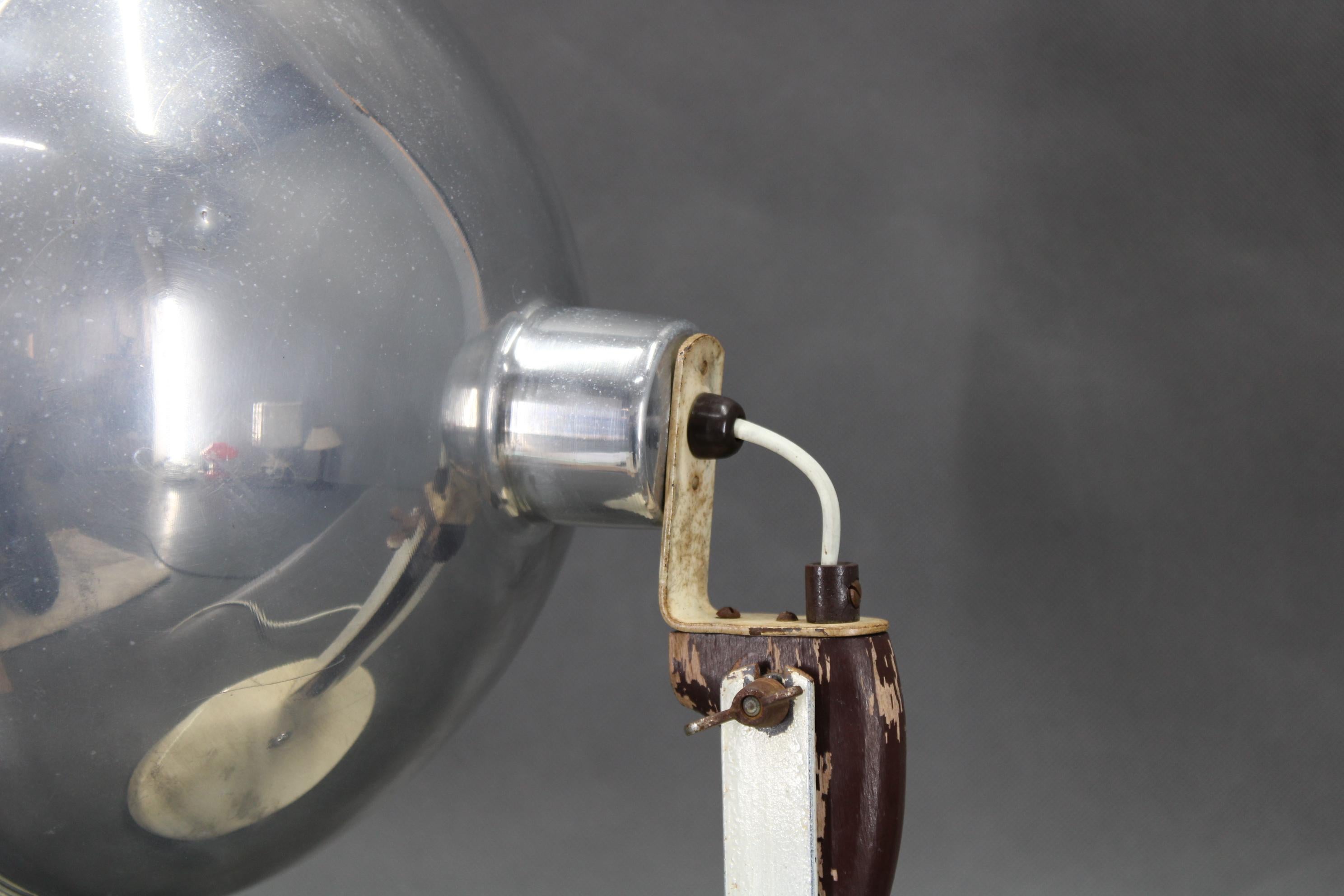 1950s Table Lamp with Aluminium Lampshade, Czechoslovakia en vente 2