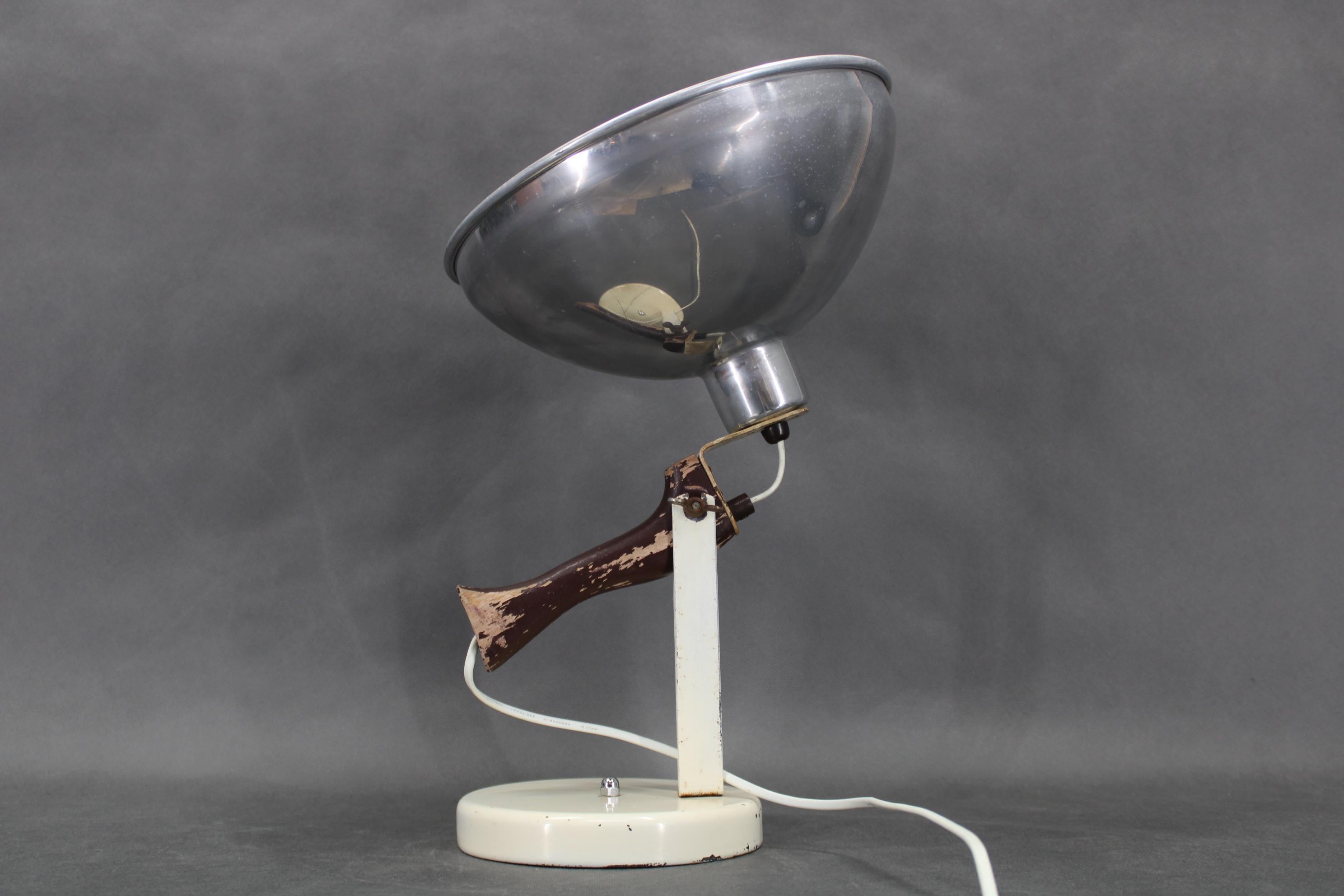 1950s Table Lamp with Aluminium Lampshade, Czechoslovakia en vente 3
