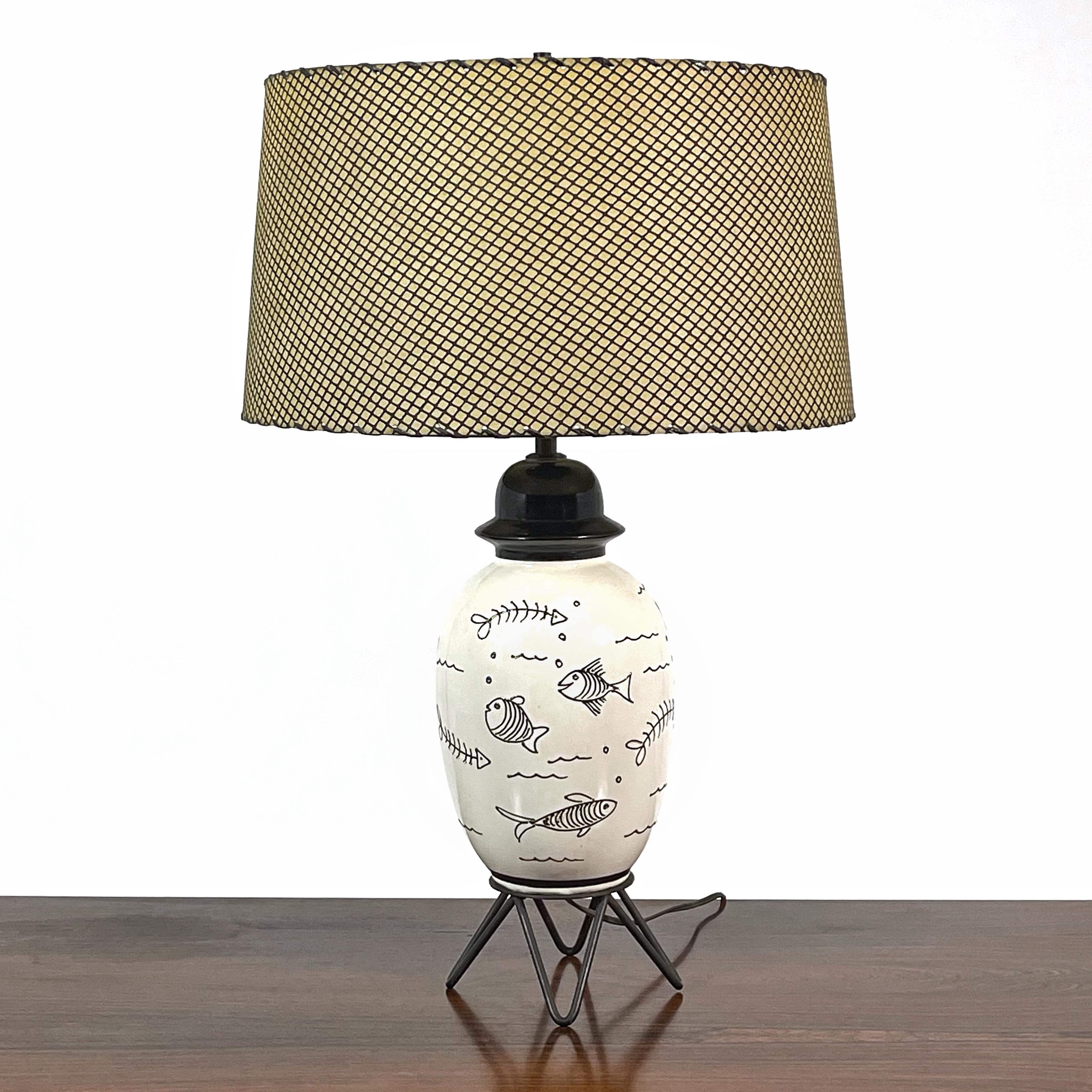 Lampe de table des années 1950 avec motif de poisson fantaisiste en vente 4