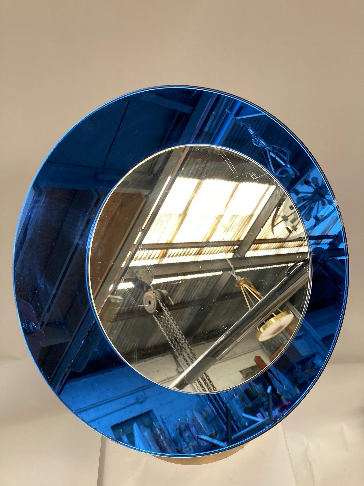 Tischspiegel aus den 1950er Jahren von Fontana Arte
Blaues Glas
Italien
