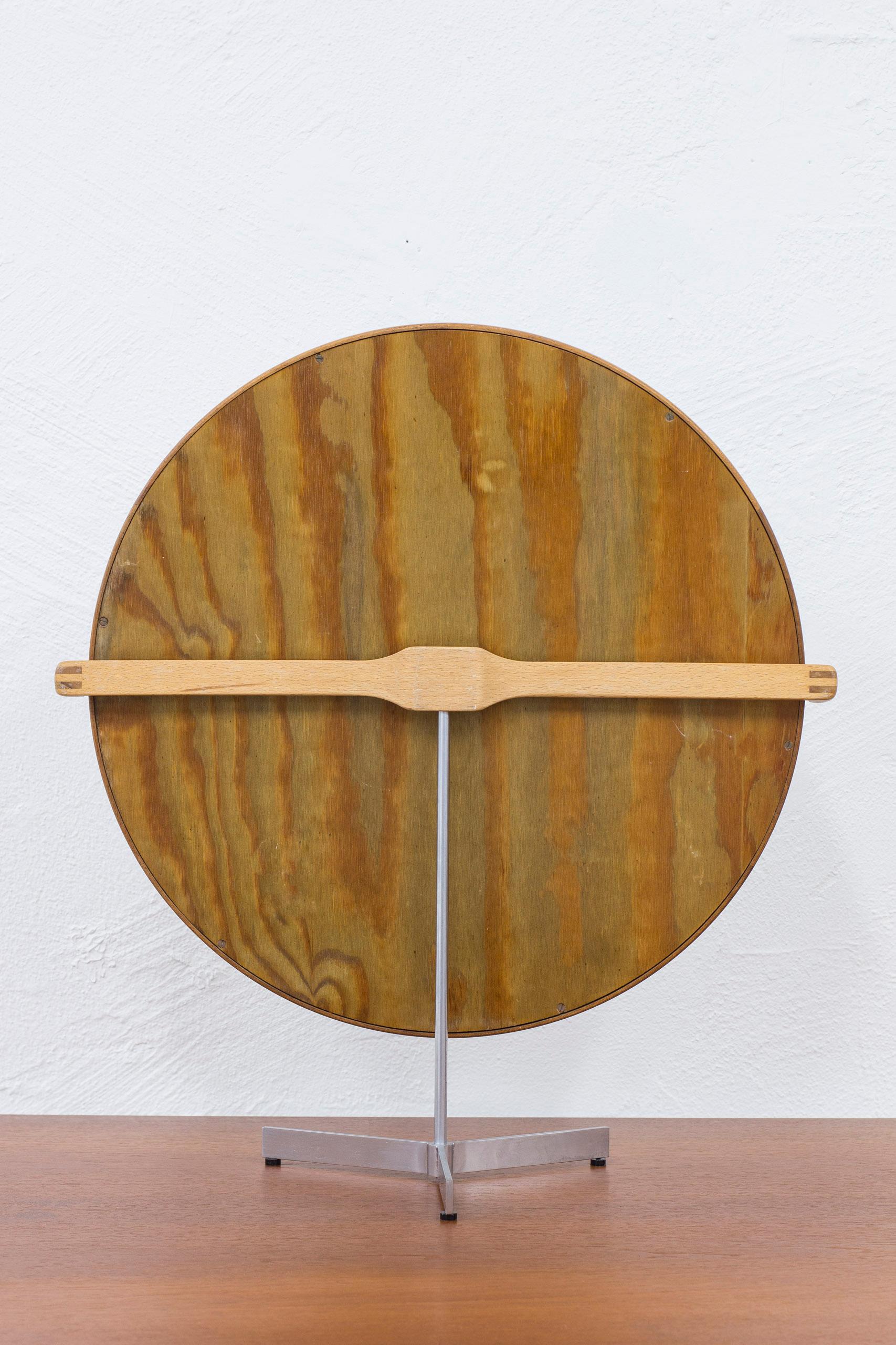 Steel 1950s Table mirror in beech and brushed steel by Uno & Östen Kristiansson For Sale