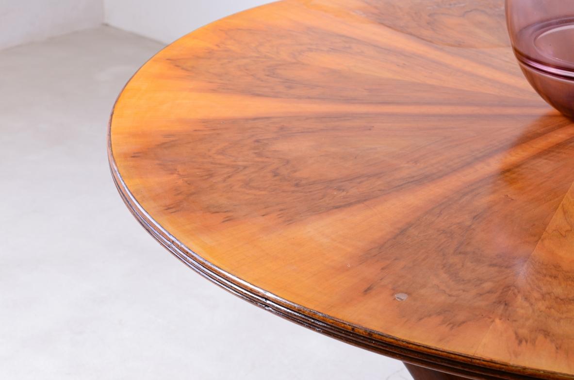1950's Table with an elegant central leg Excellent état - En vente à Milano, IT