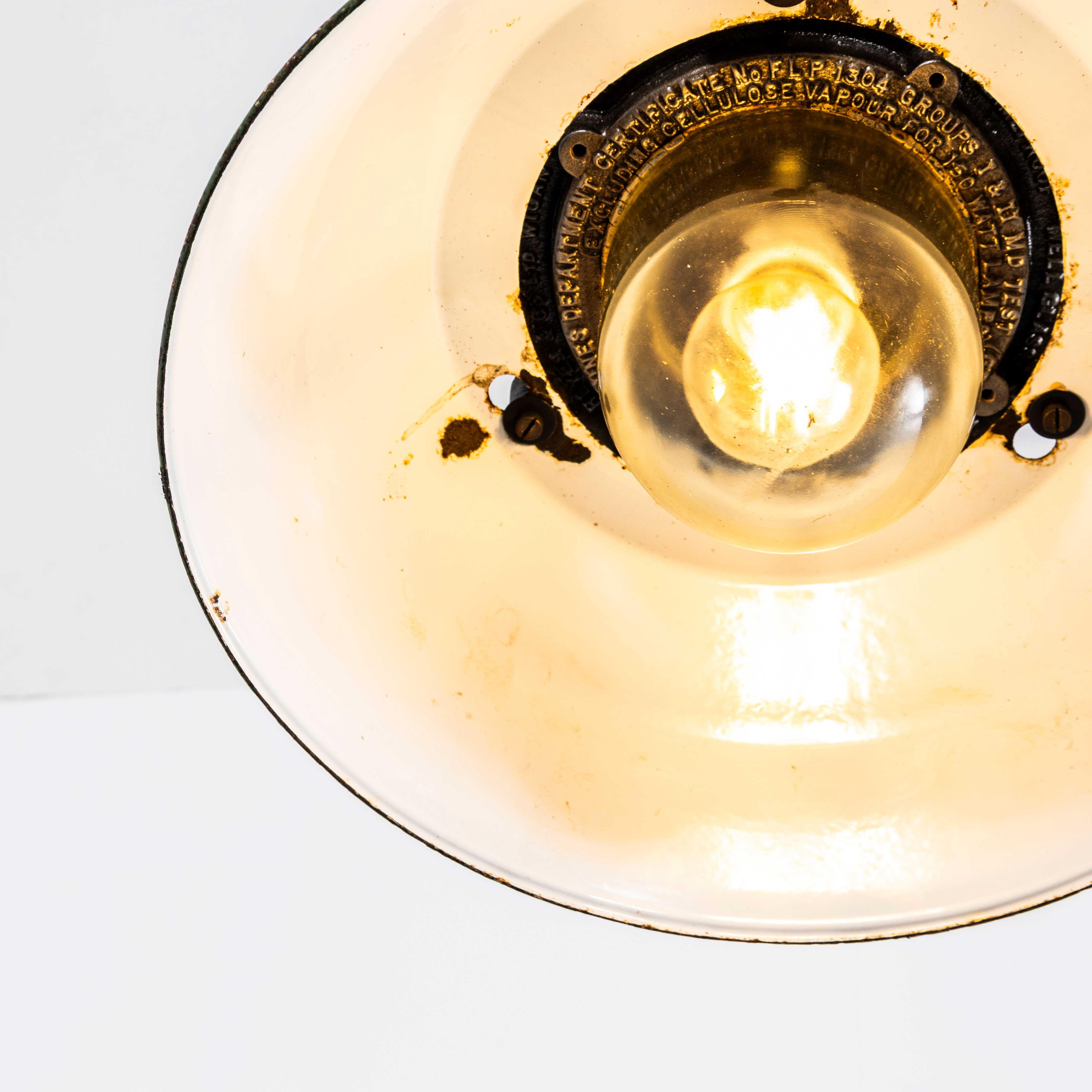 Acciaio Lampada a sospensione di fabbrica alta 15 pollici a prova di esplosione degli anni '50 in vendita
