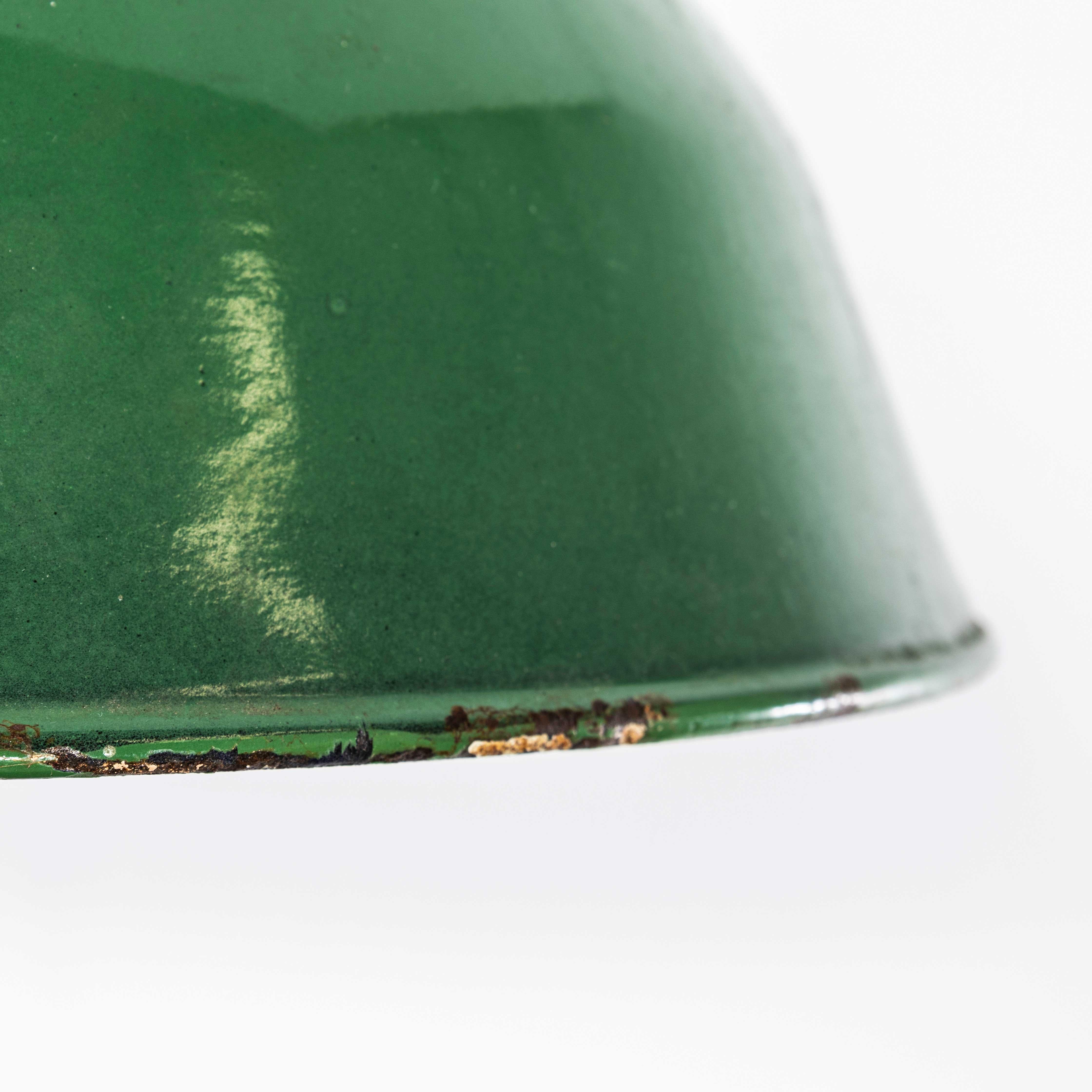 Lampada a sospensione di fabbrica alta 15 pollici a prova di esplosione degli anni '50 in vendita 1