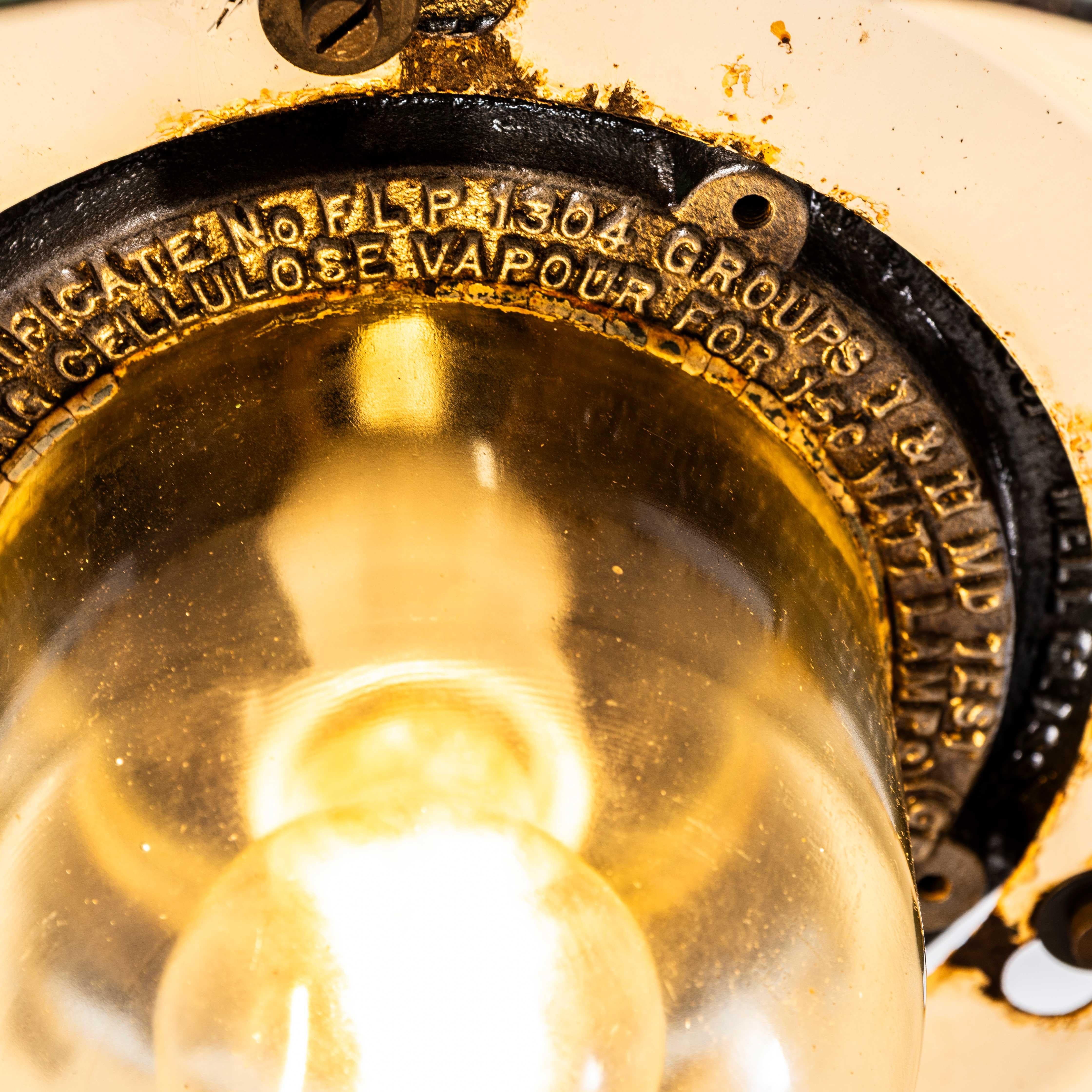 Lampada a sospensione di fabbrica alta 15 pollici a prova di esplosione degli anni '50 in vendita 2
