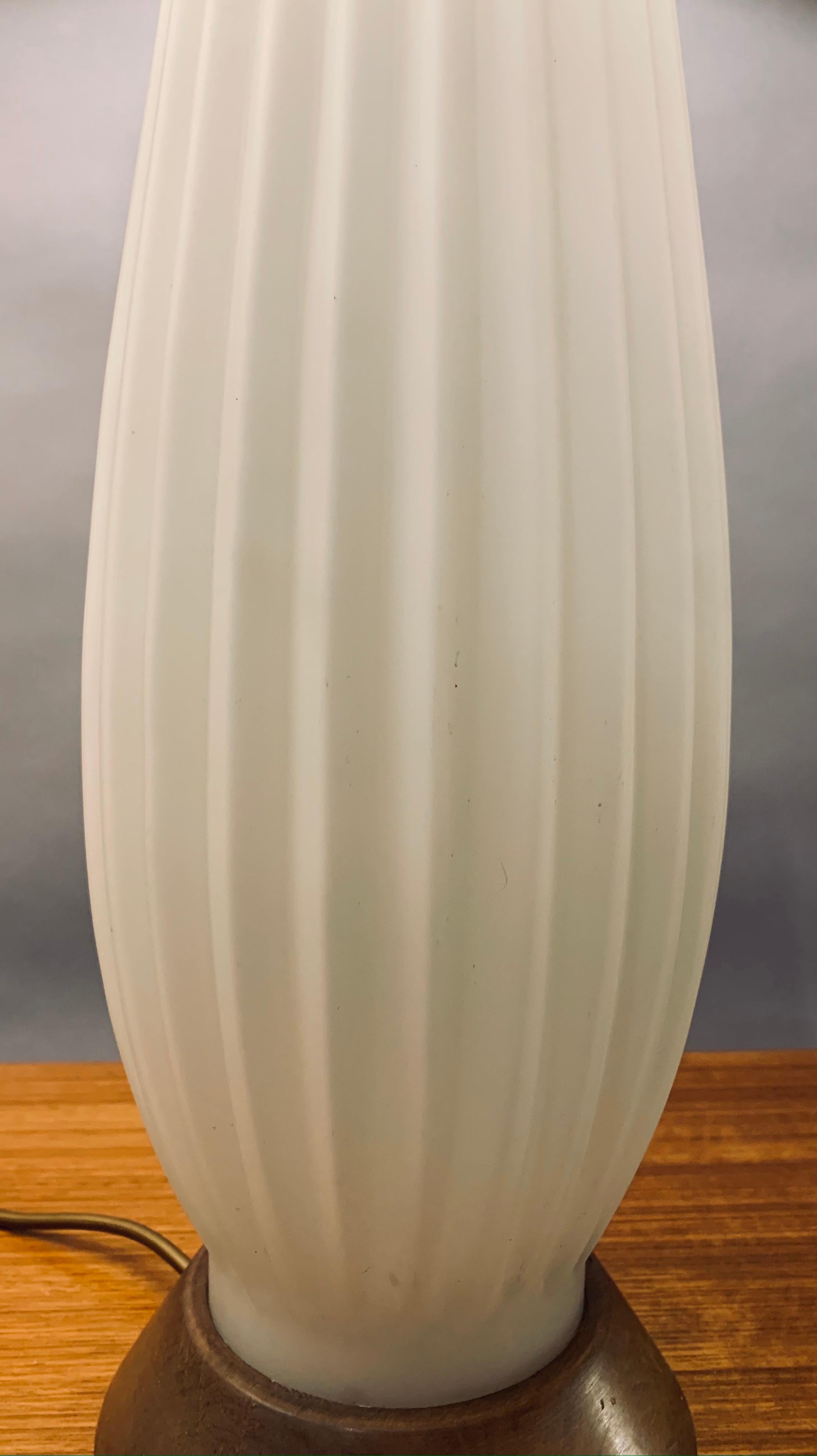 1950s Tall Alfredo Barbini Style Ribbed Opaque White Glass & Wood Table Lamp 4