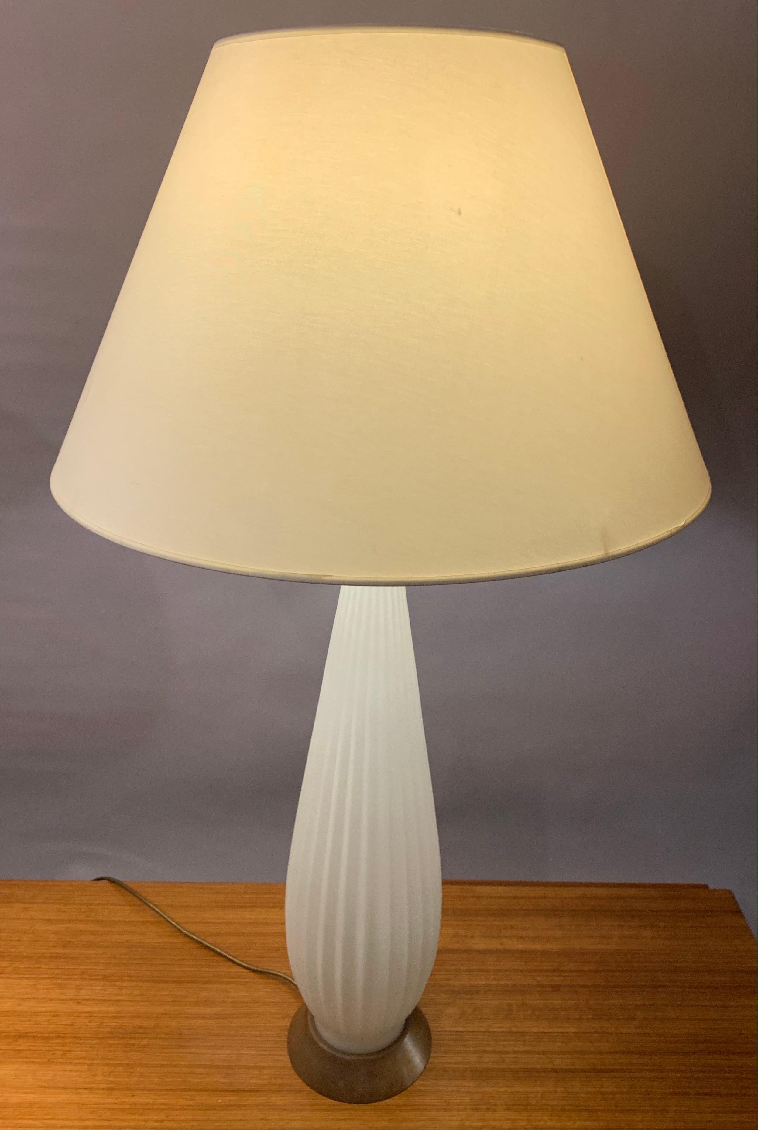 1950s Tall Alfredo Barbini Style Ribbed Opaque White Glass & Wood Table Lamp 5