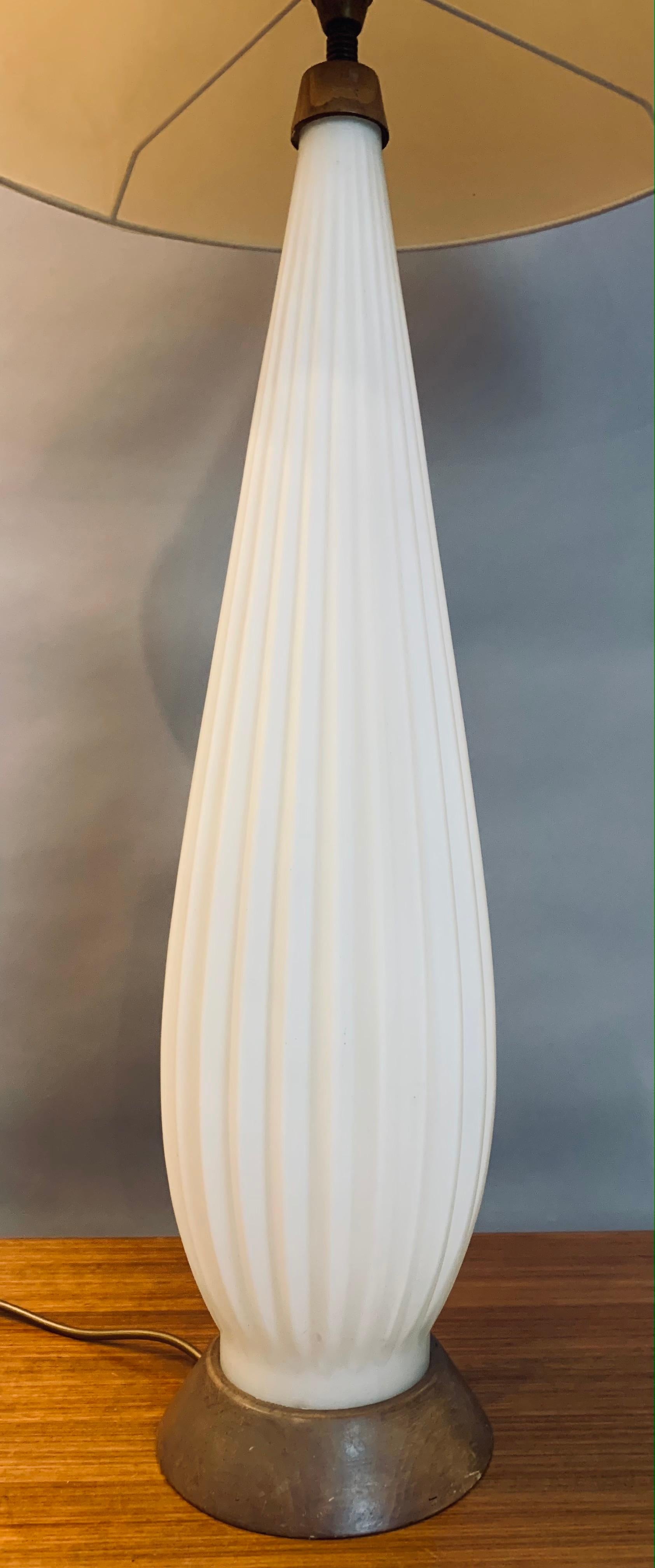 1950s Tall Alfredo Barbini Style Ribbed Opaque White Glass & Wood Table Lamp 8