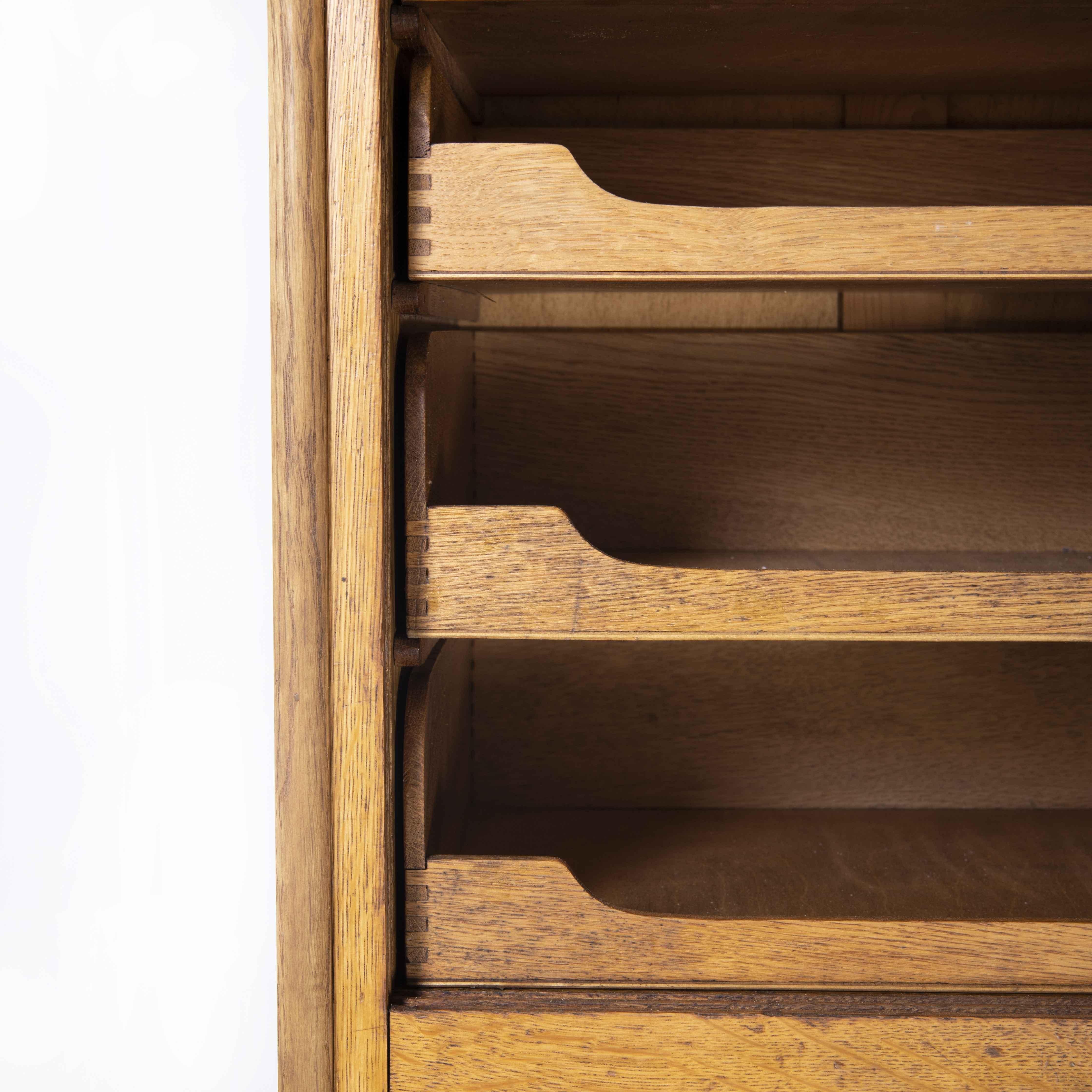 1950's Tall English Haberdashery Shelved Cabinet, Sechzehn Schubladen Modell 1244.2 im Angebot 4