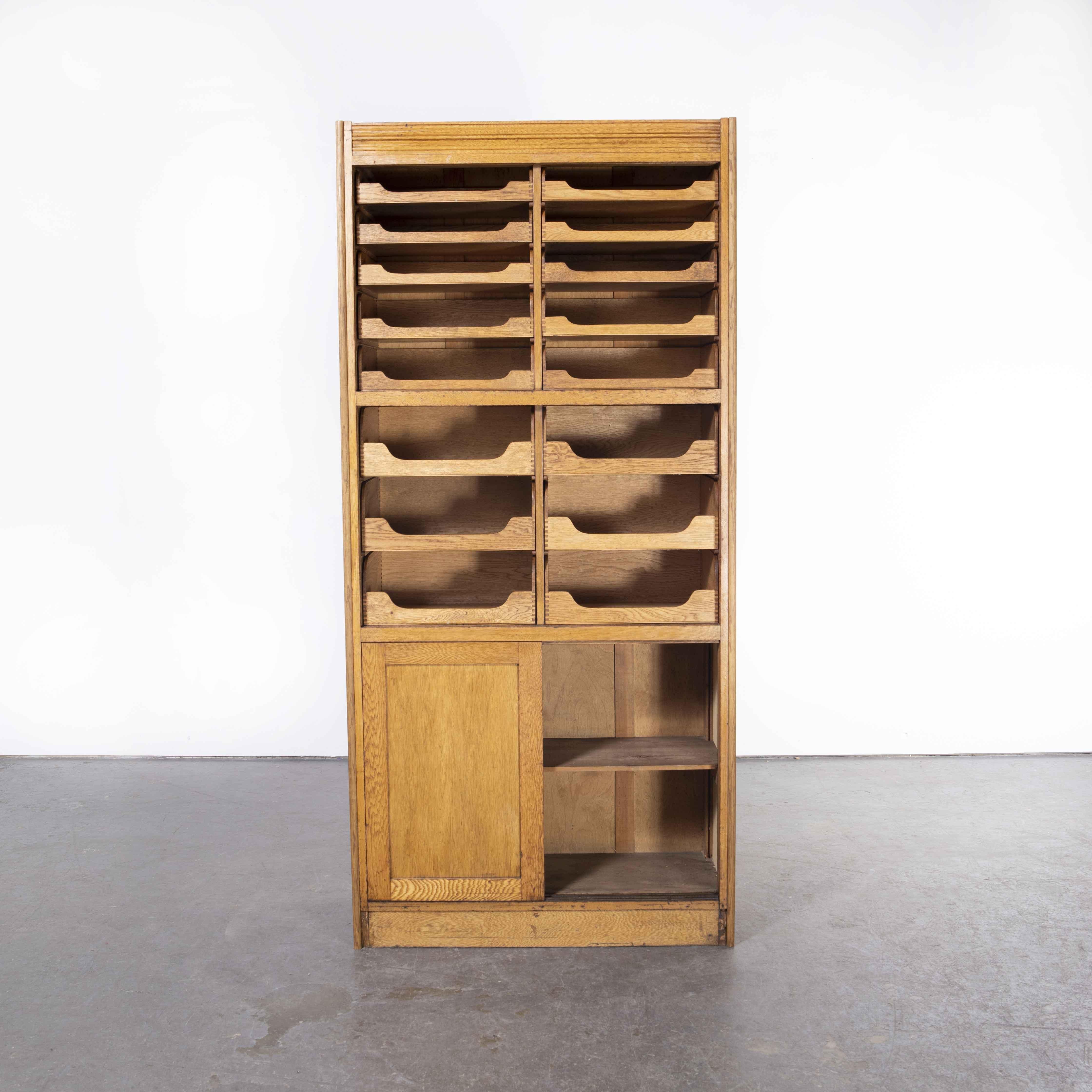 1950's Tall English Haberdashery Shelved Cabinet, Sechzehn Schubladen Modell 1244.2 im Angebot 3