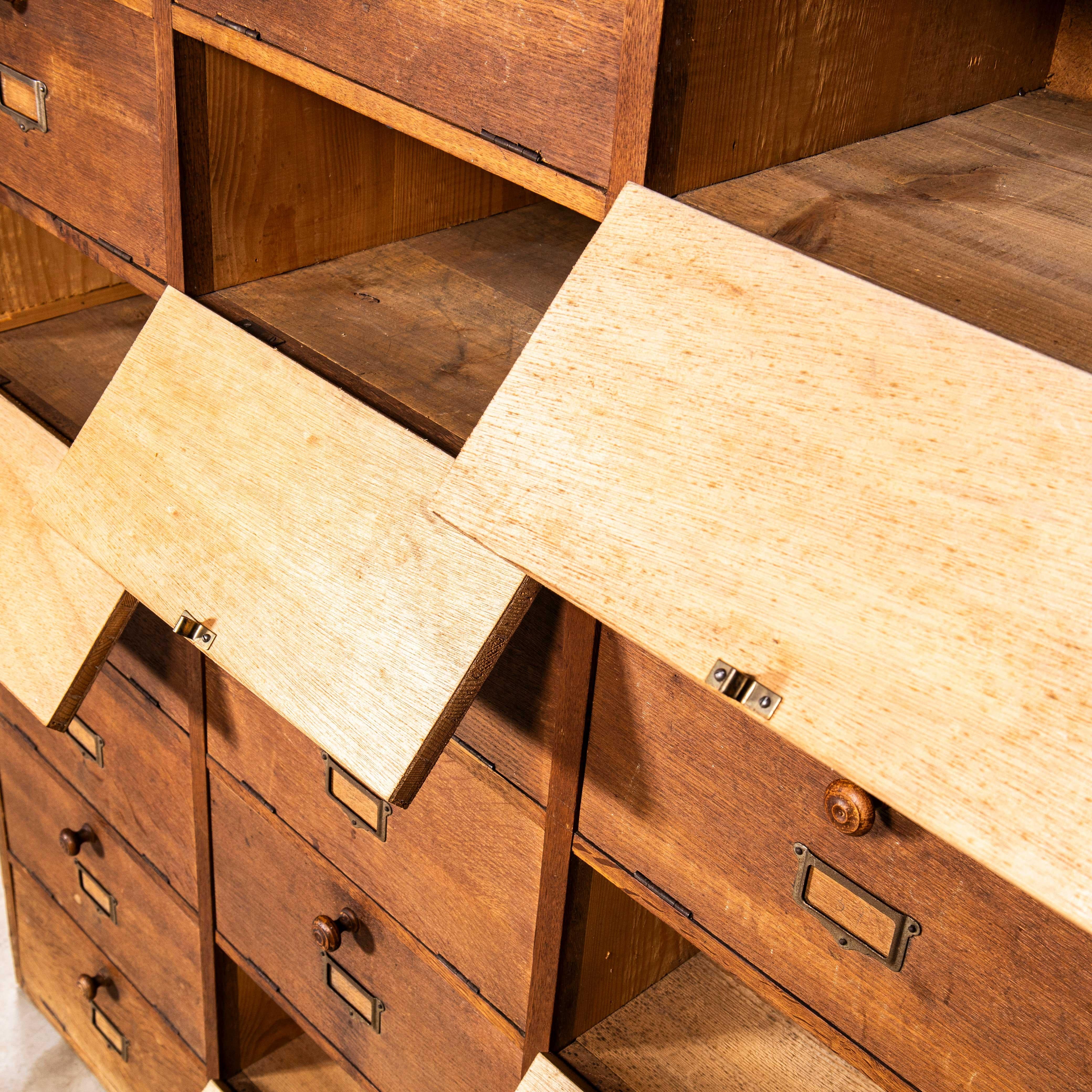 Grande armoire Klappet française des années 1950 - vingt-quatre-quatre Klappets Bon état - En vente à Hook, Hampshire