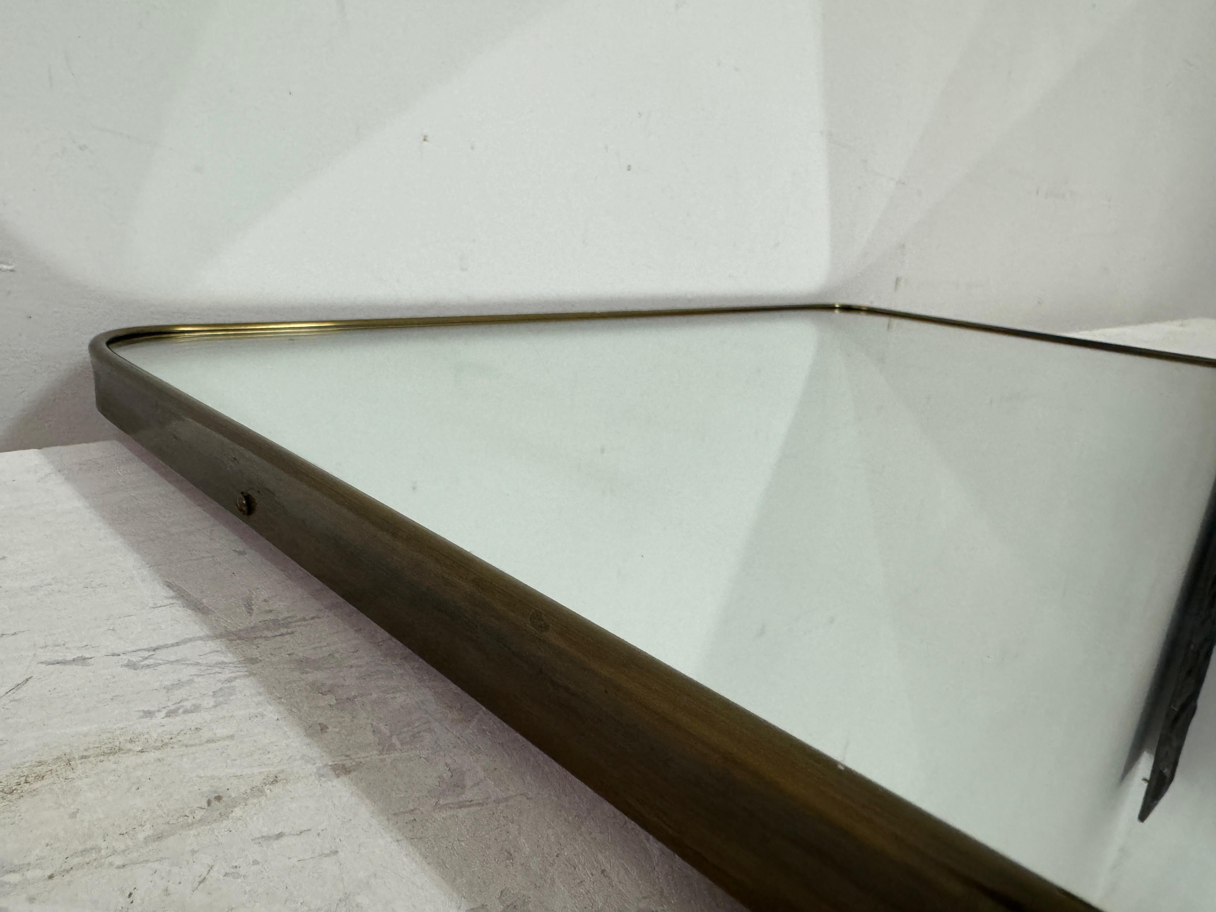 Specchio italiano alto in ottone del 1950 in vendita 3