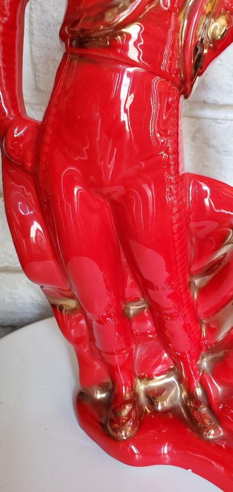 1950 Alta statuetta in ceramica rossa lucida di un torero Matador dorata Bella in vendita 6