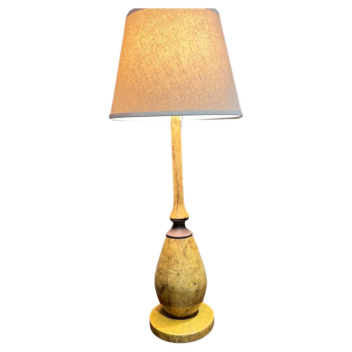 1950er Jahre Hohe Tischlampe Kegelförmig Ziegenleder Italien im Angebot