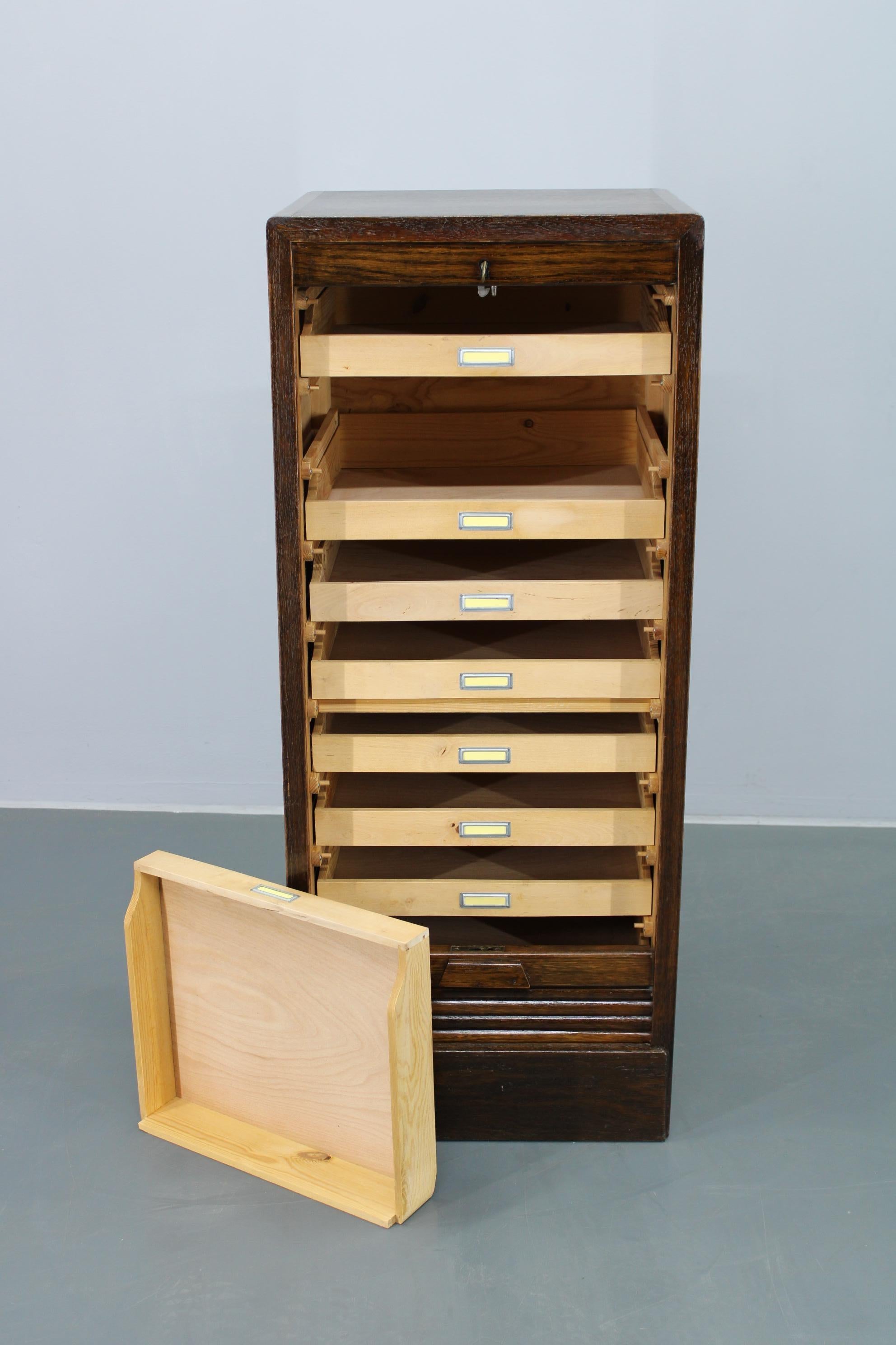 Armoire de bureau à rideau en bois des années 1950 en vente 5