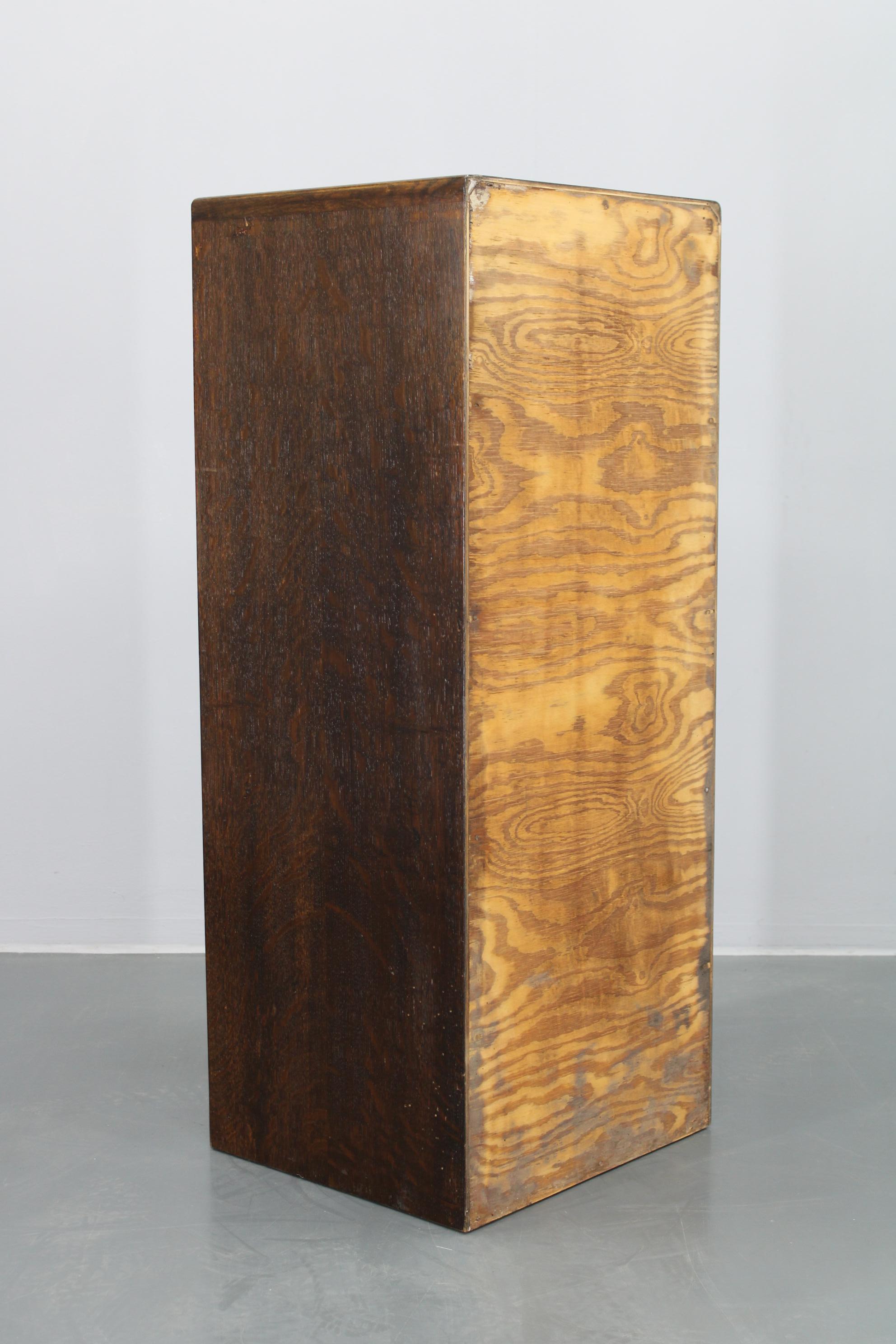 Armoire de bureau à rideau en bois des années 1950 en vente 10