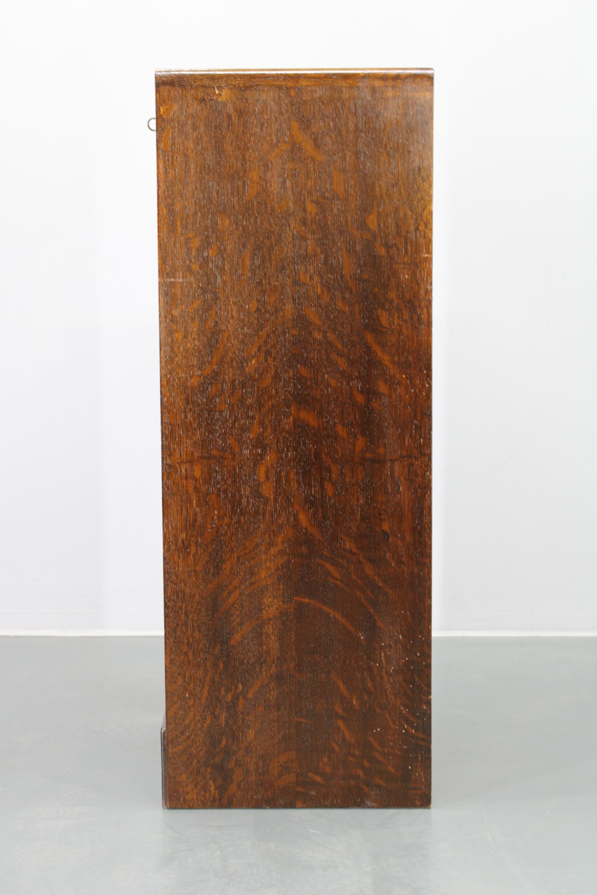 Armoire de bureau à rideau en bois des années 1950 en vente 11