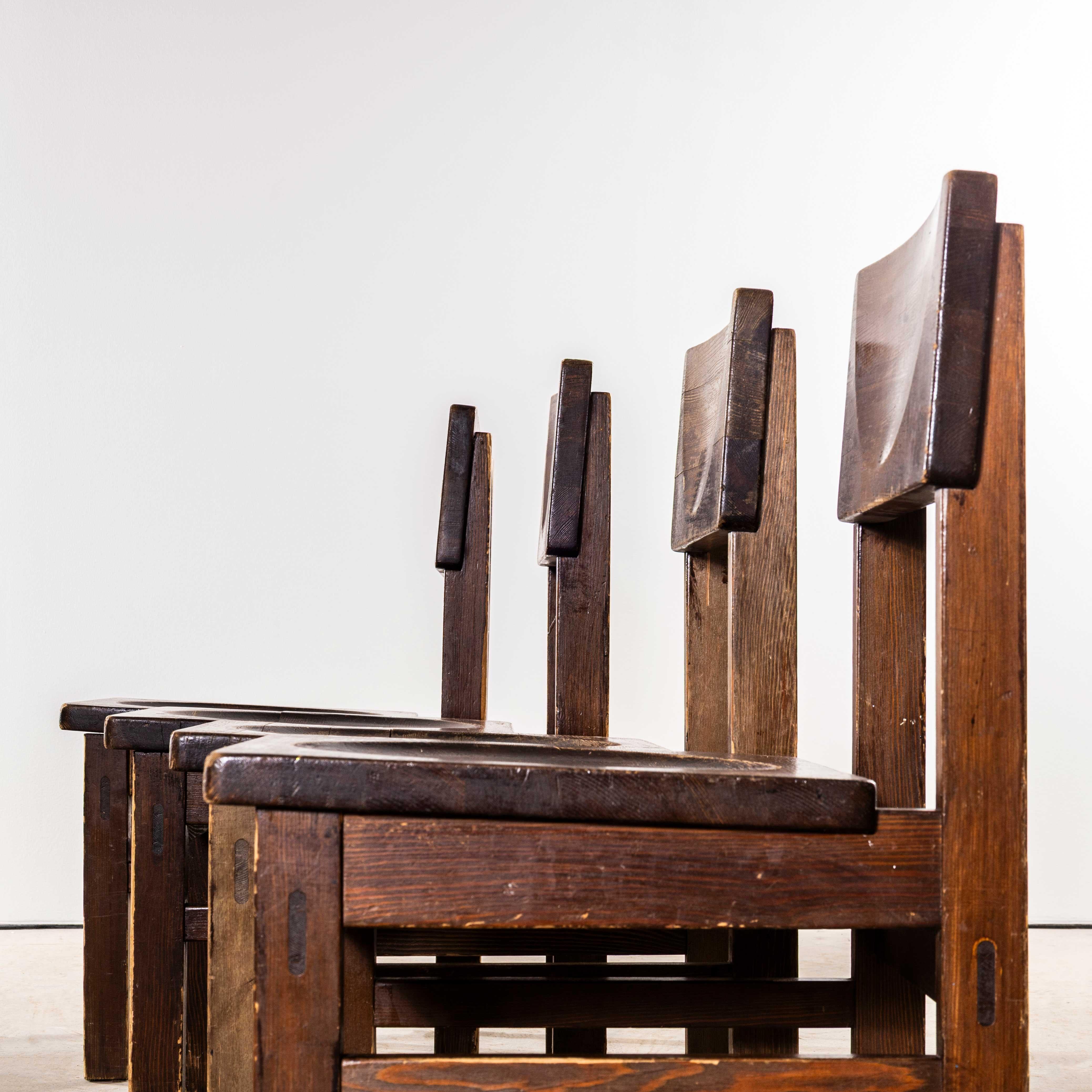 Chaises de salle à manger cubiques en pitch-pine bronzé des années 1950 en vente 3