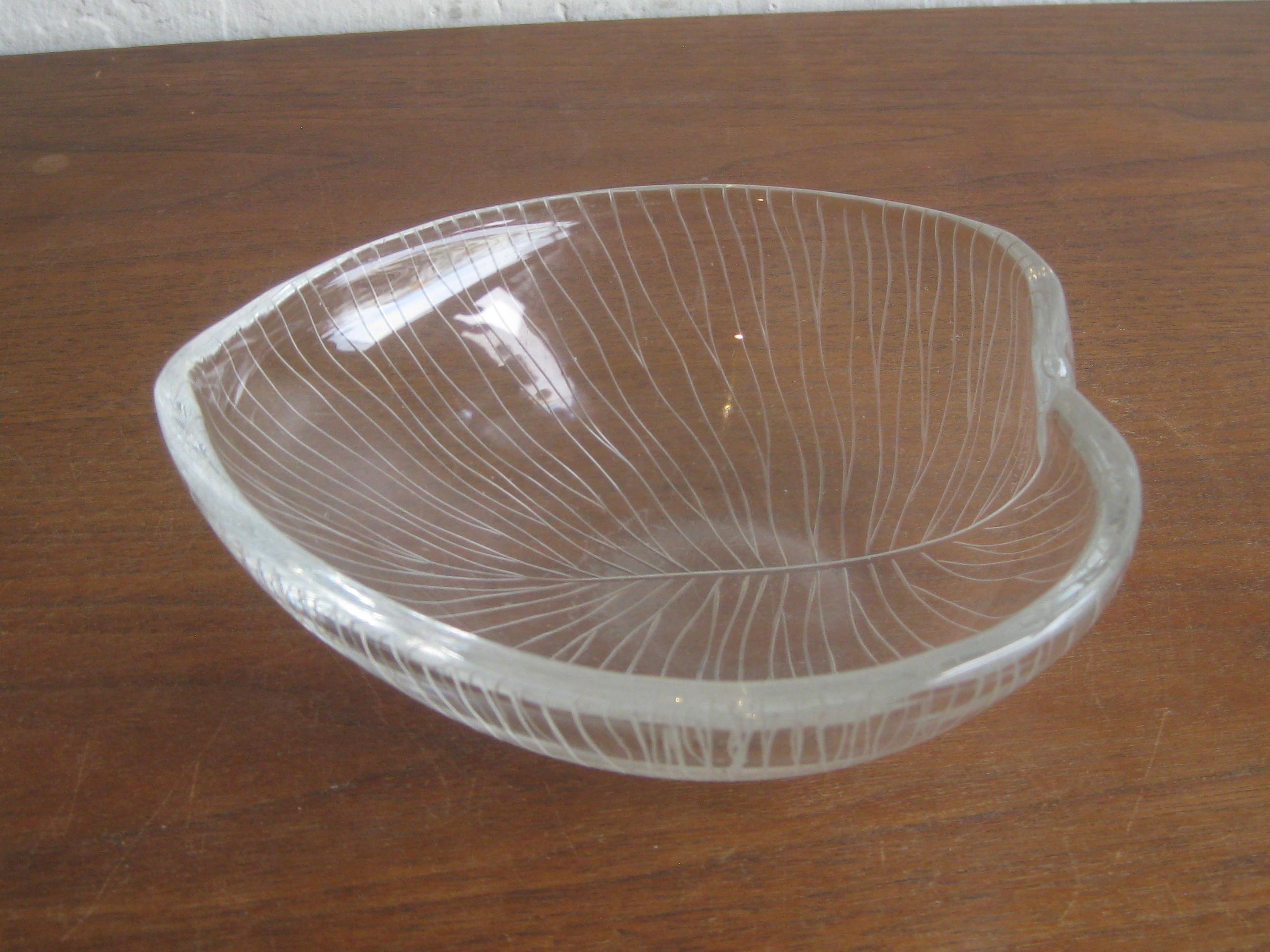 20th Century 1950s Tapio Wirkkala for Iittala Finnish Studio Art Glass Figural Leaf Bowl Dish