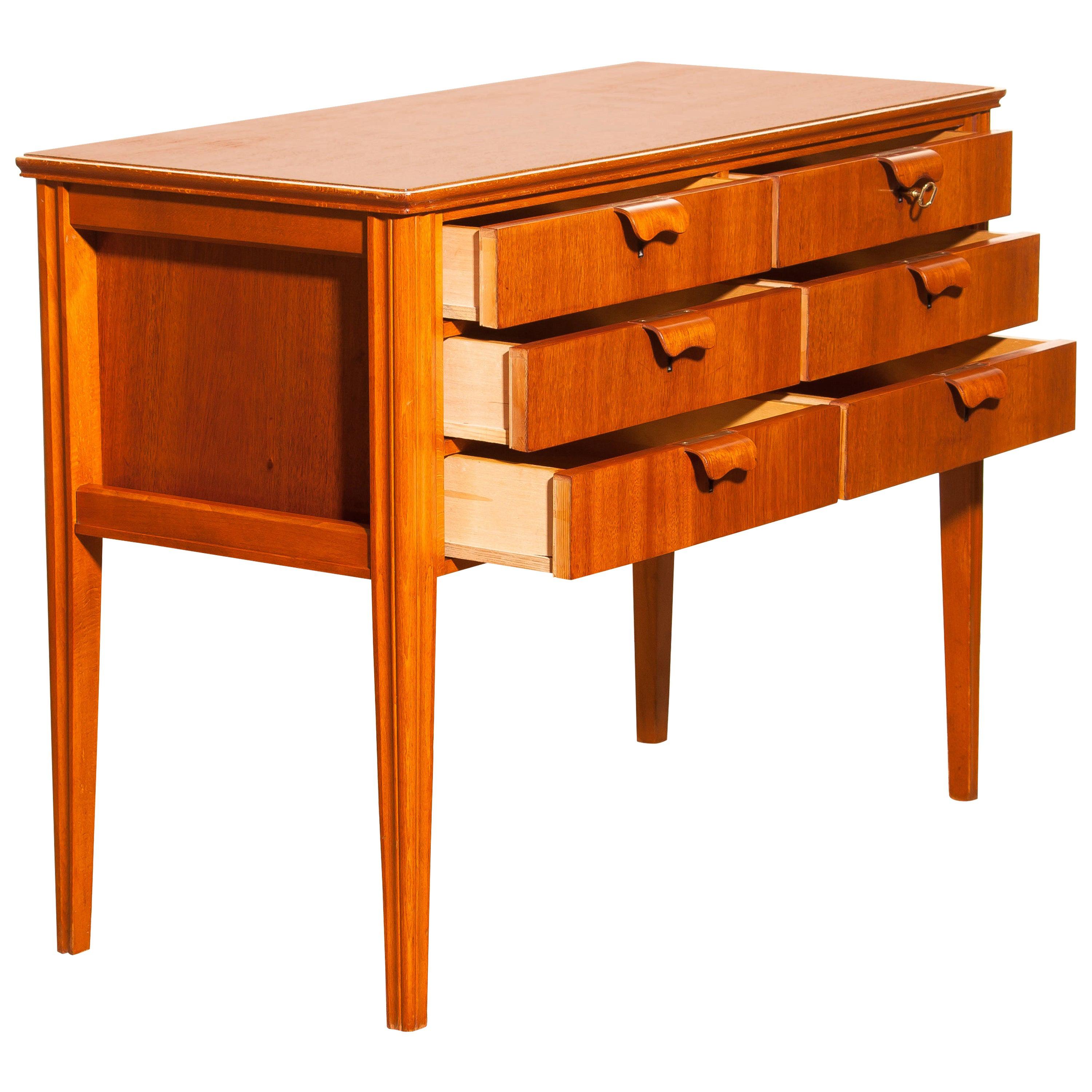 Beautiful chest of drawers made by Ferdinand Lundquist, Sweden.
This cabinet is made of teak and beech and has six drawers.
It is in excellent condition.
Period, 1950s.
Dimensions: H 72 cm, W 96 cm, D 43 cm.