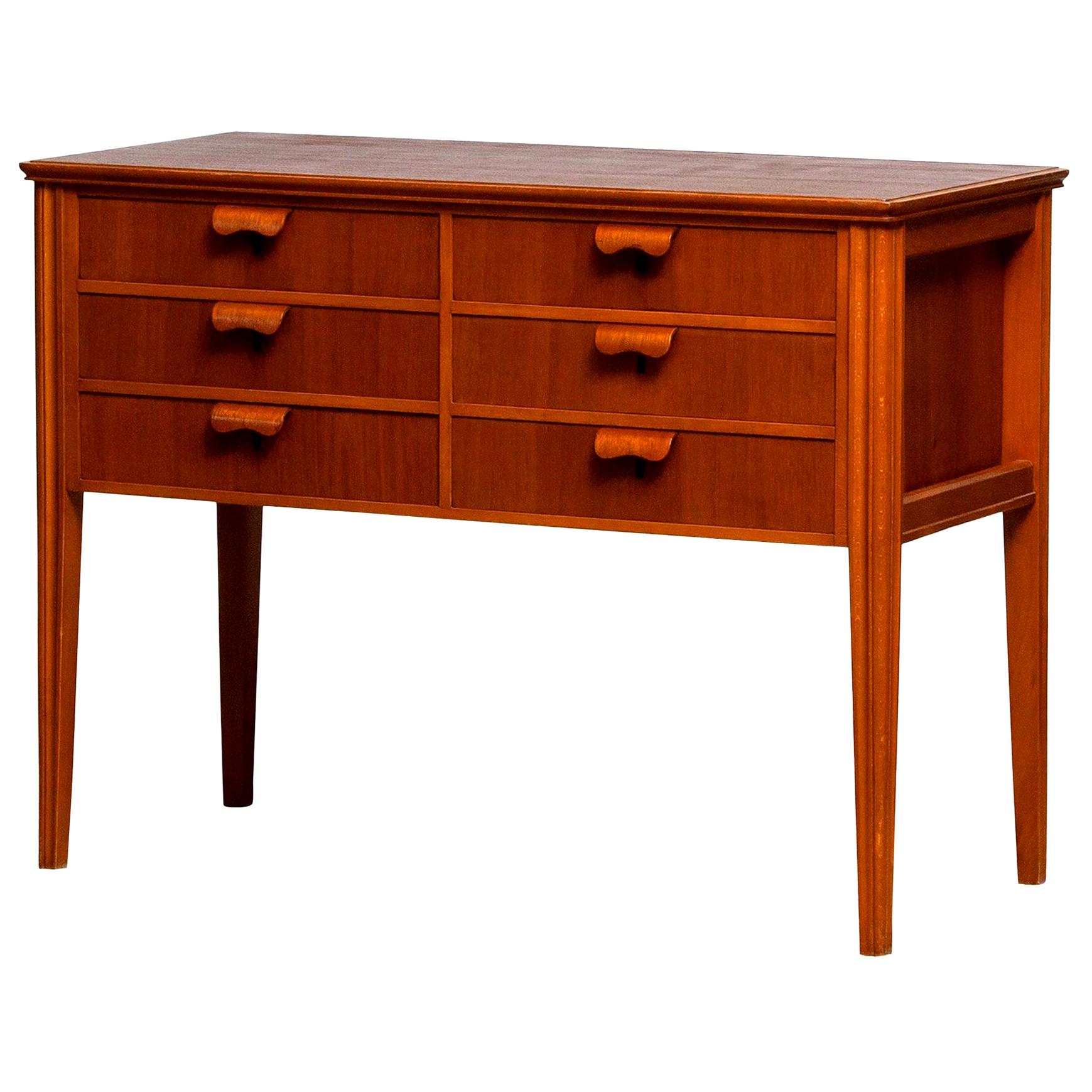 Beautiful chest of drawers made by Ferdinand Lundqvist, Sweden.
This cabinet is made of teak and beech and has six drawers.
It is in excellent condition.
Period, 1950s.
Dimensions: H 72 cm, W 96 cm, D 43 cm.