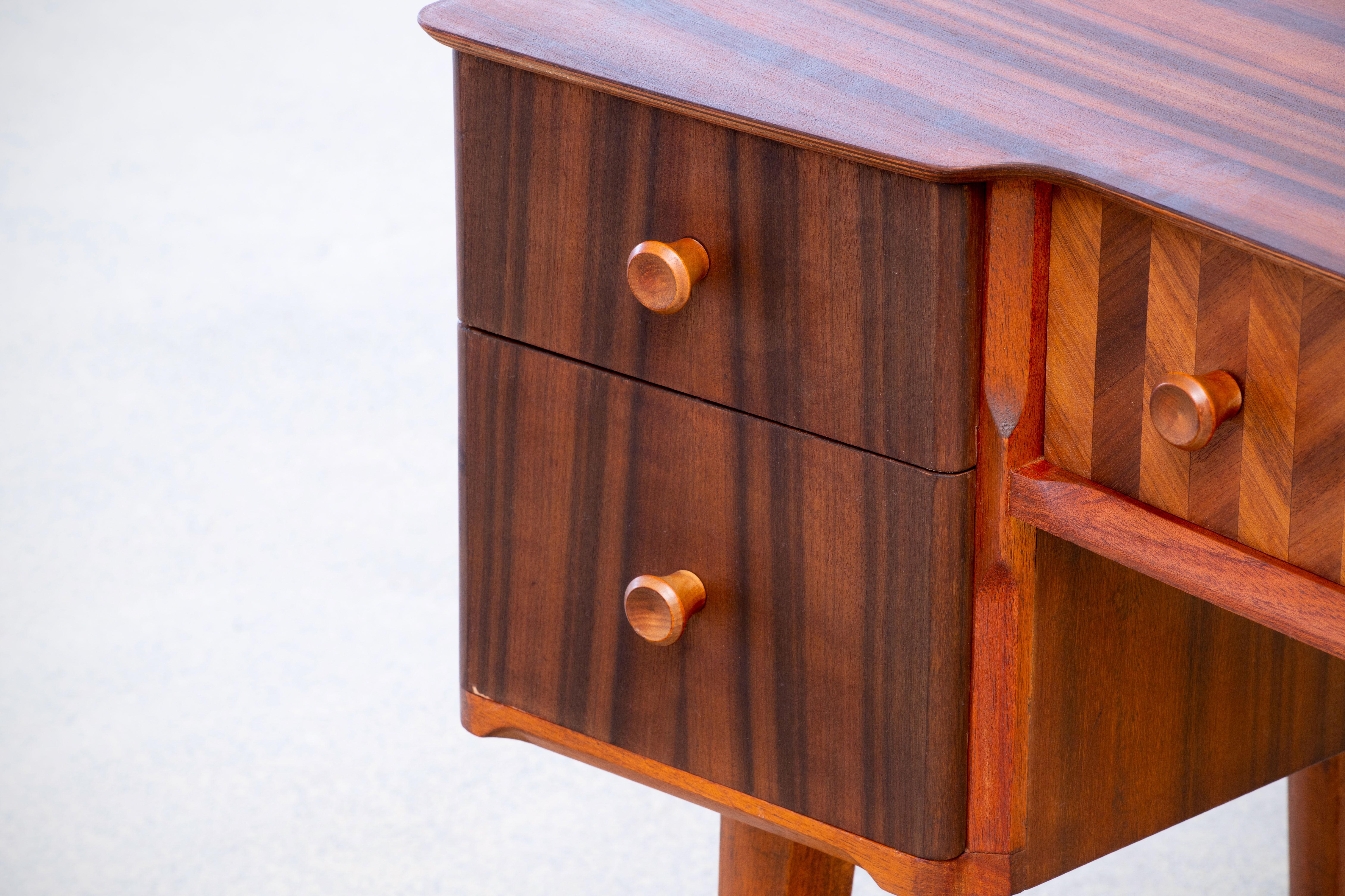 1950s Teak and Walnut Writing Desk with Marquetry In Good Condition In Kaštel Sućurac, Splitsko-dalmatinska županija