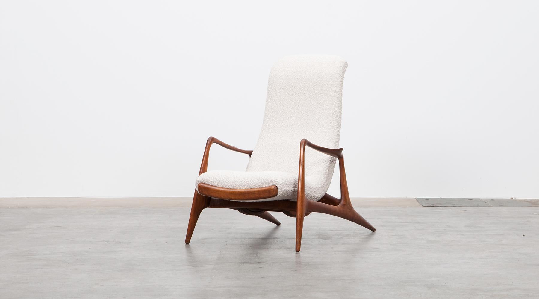 Mid-17th Century 1950s Teak and White Upholstery Lounge Chair by Vladimir Kagan