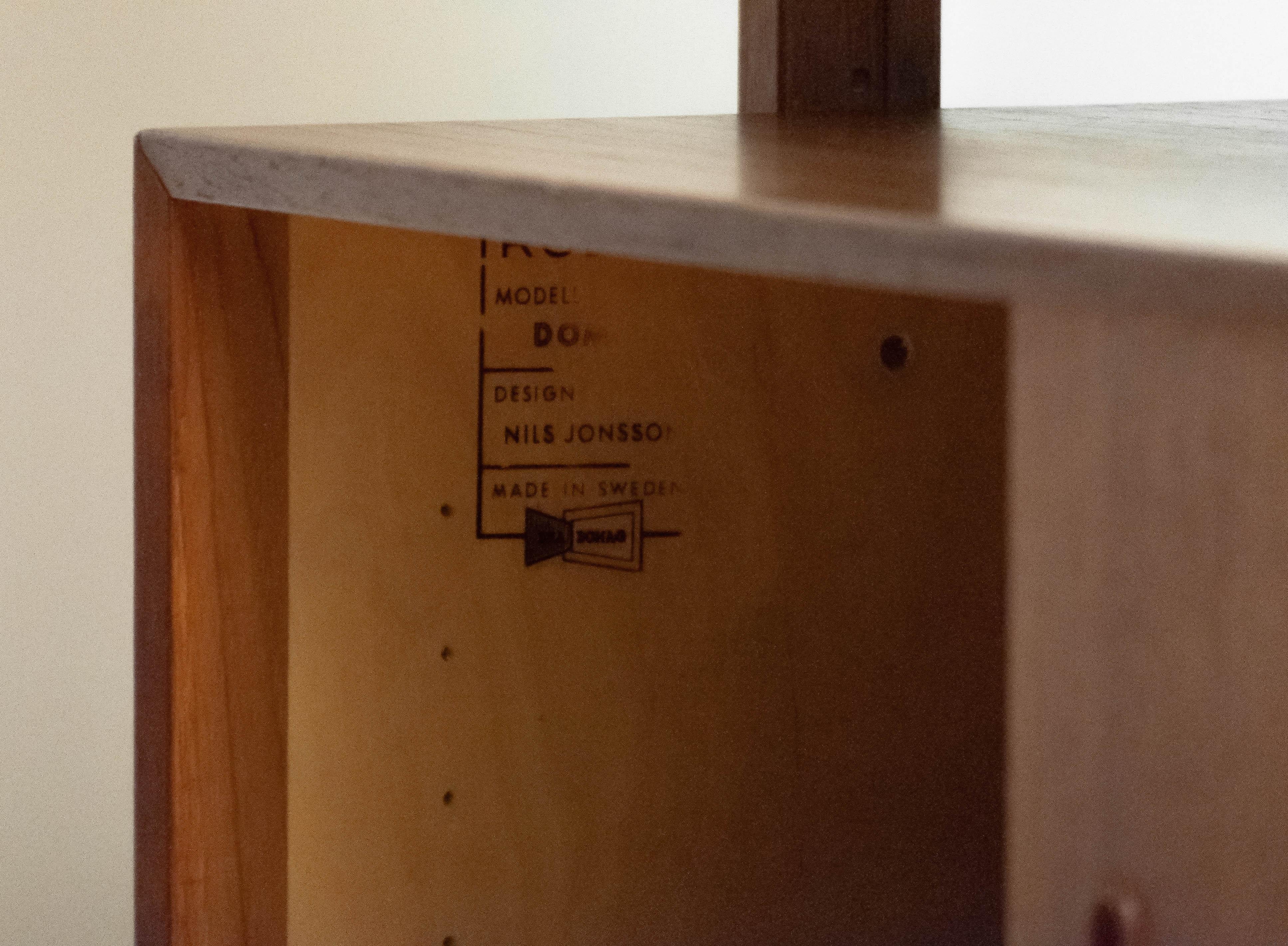 1950s Teak Bookcase Shelf Cabinet / Room divider By Nils Jonsson For Troeds. For Sale 9