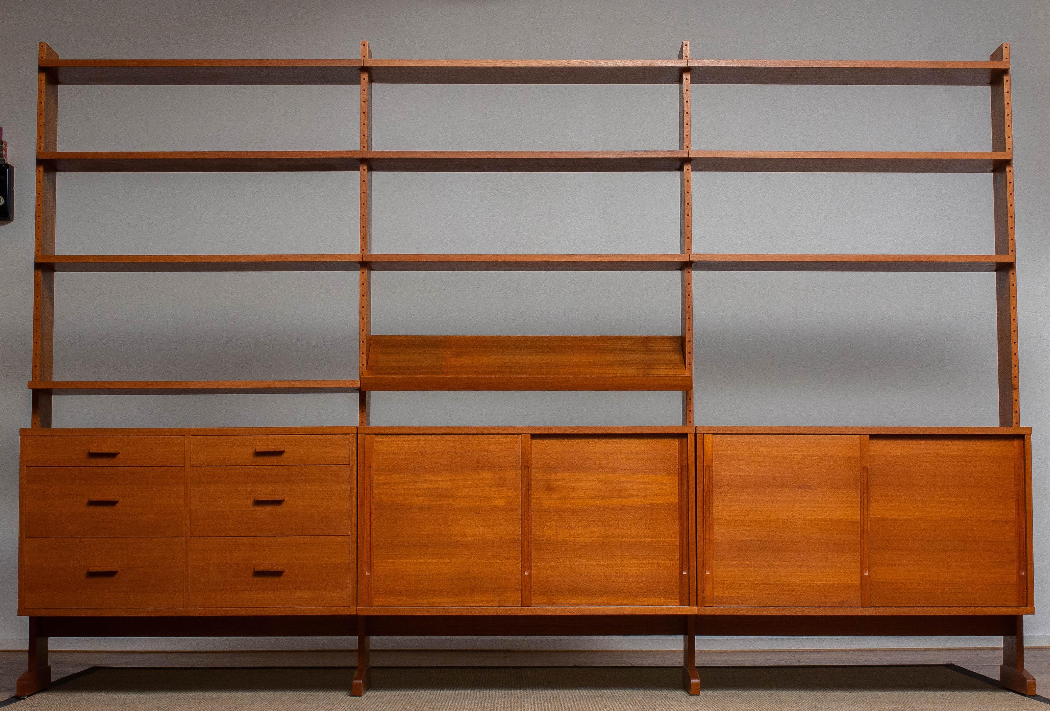 Scandinavian Modern 1950s Teak Bookcase/Shelf System Model 