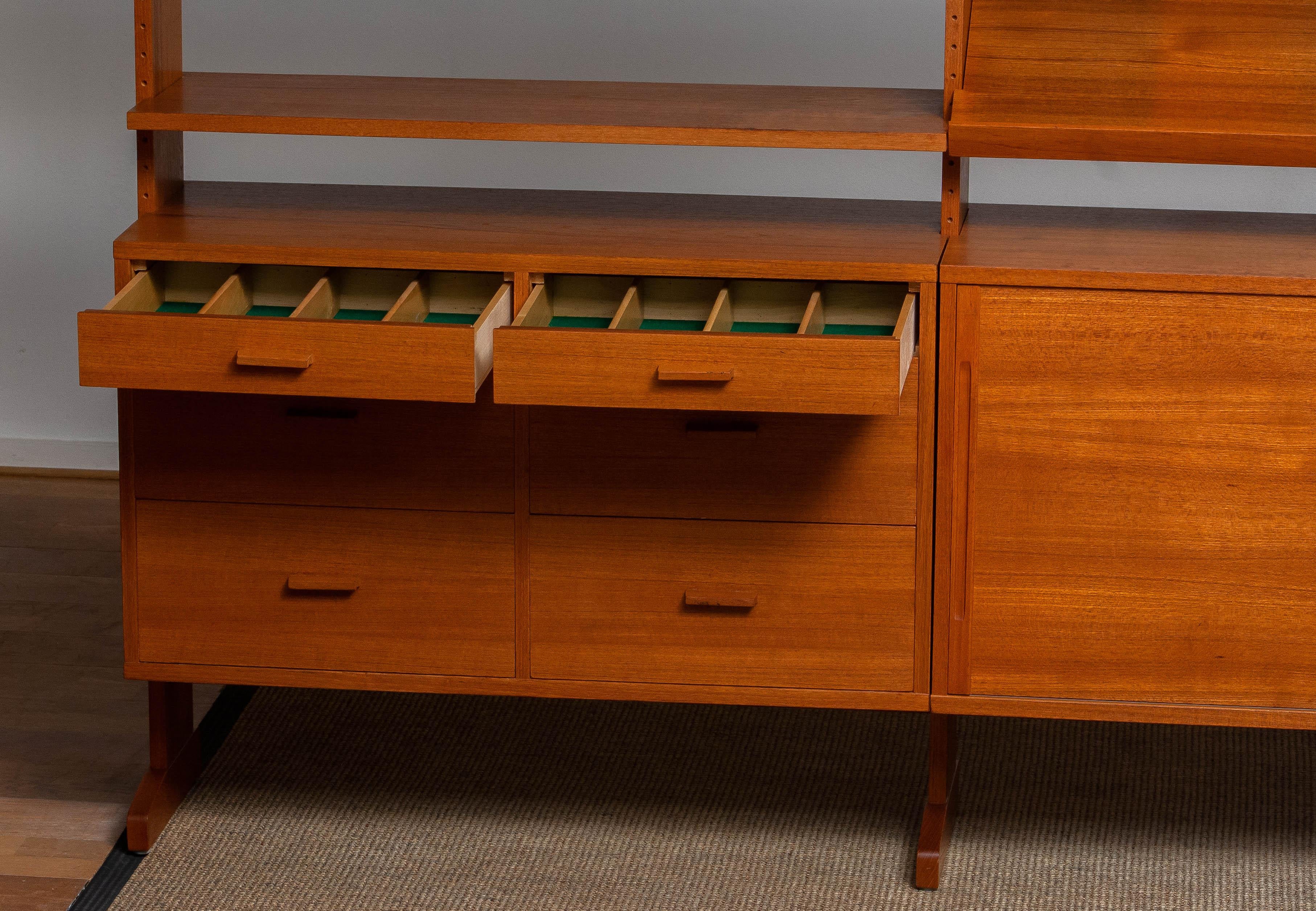 Scandinavian Modern 1950s Teak Bookcase/Shelf System Model 