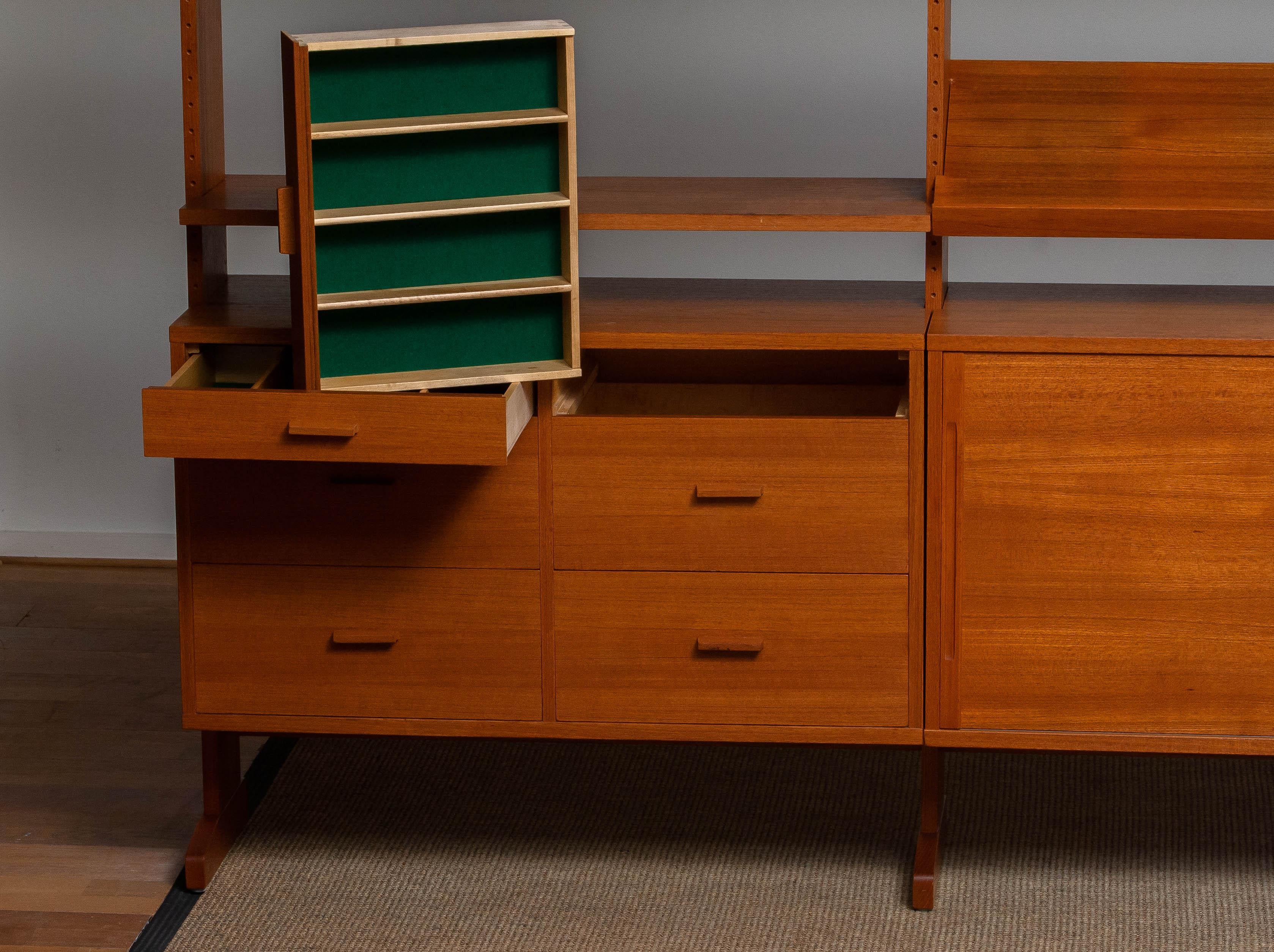 Mid-20th Century 1950s Teak Bookcase/Shelf System Model 