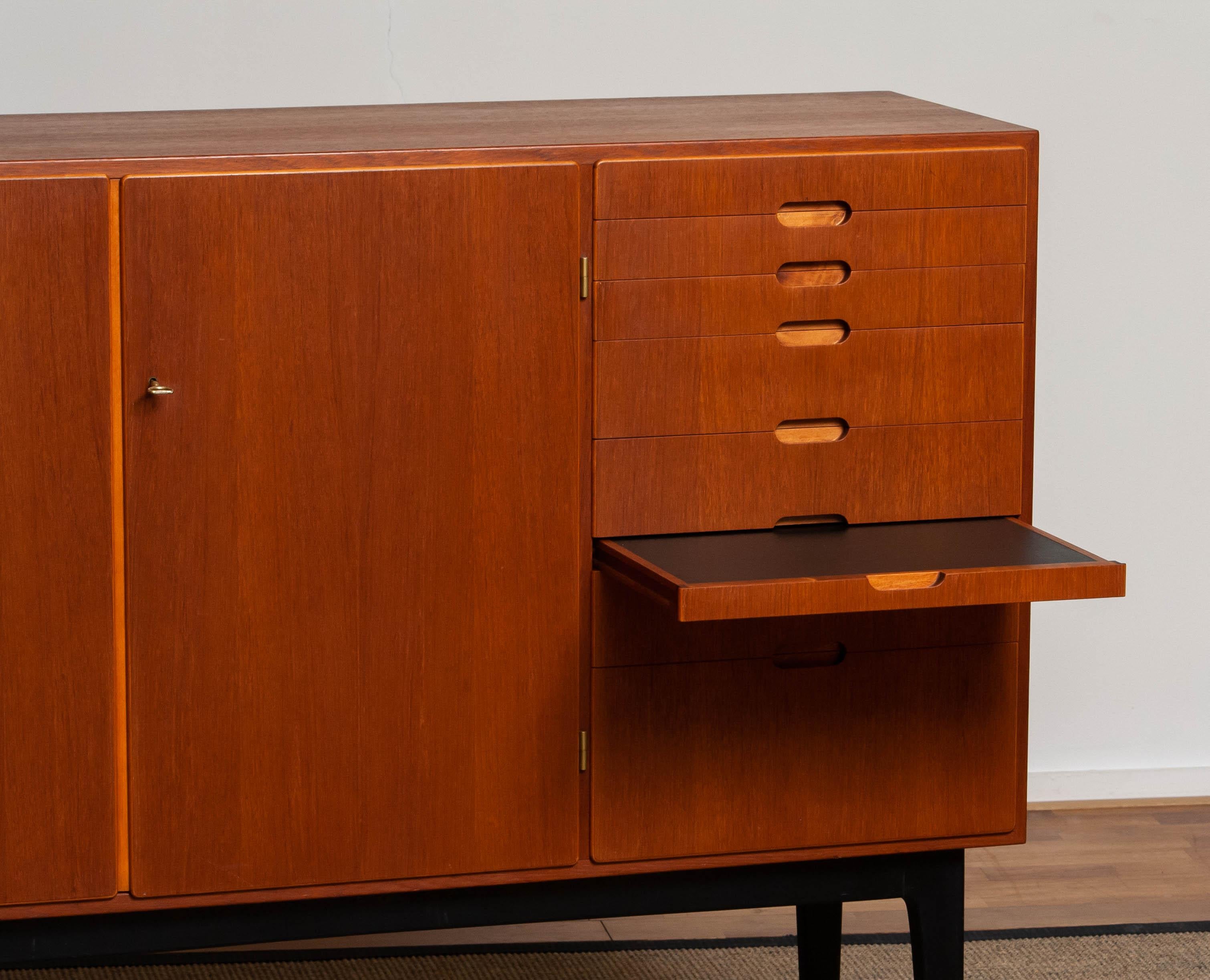 1950s   Buffet in teak, Credenze di  Carl Löfving & Söner, Svezia In condizioni buone in vendita a Silvolde, Gelderland