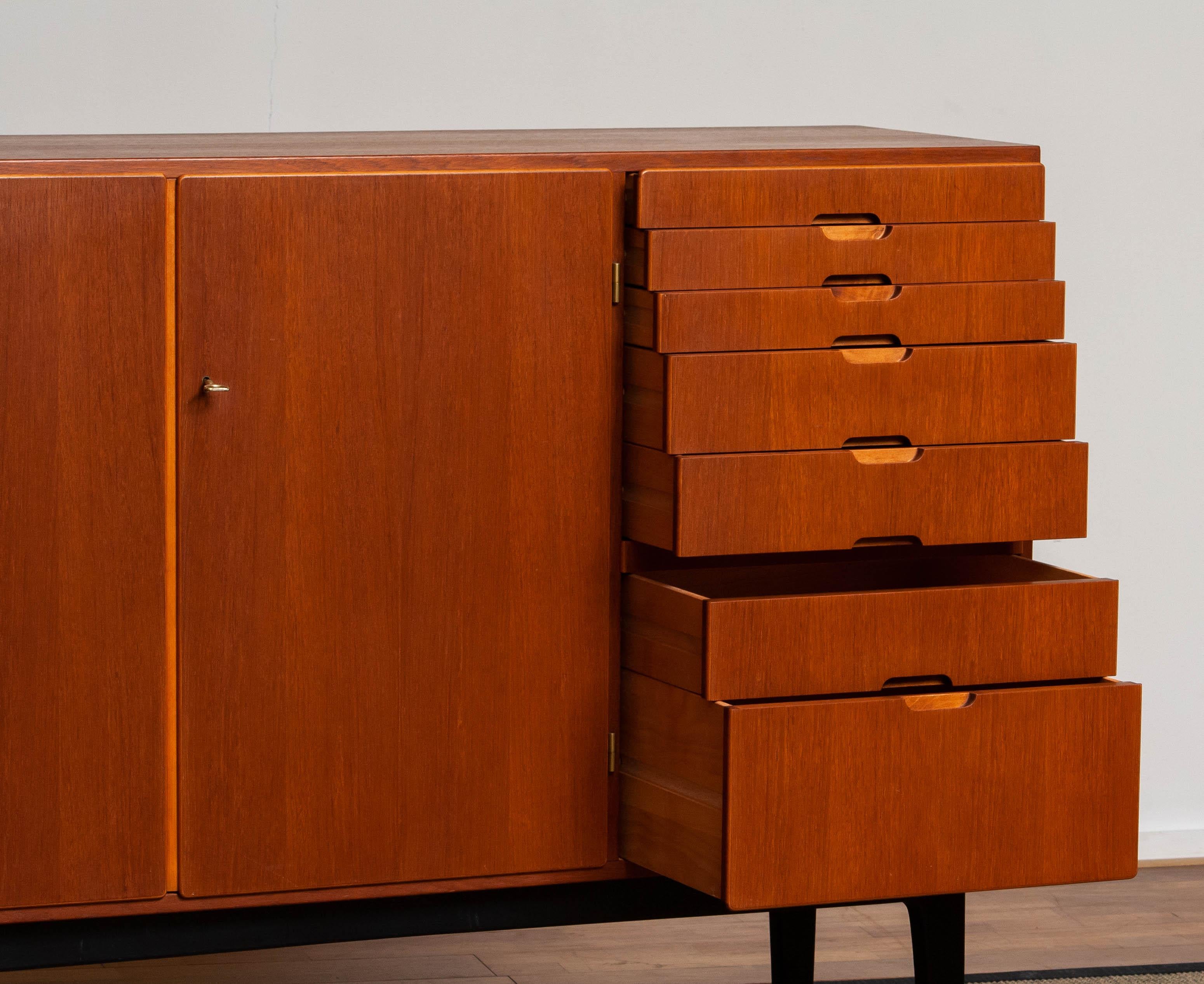Metà XX secolo 1950s   Buffet in teak, Credenze di  Carl Löfving & Söner, Svezia in vendita