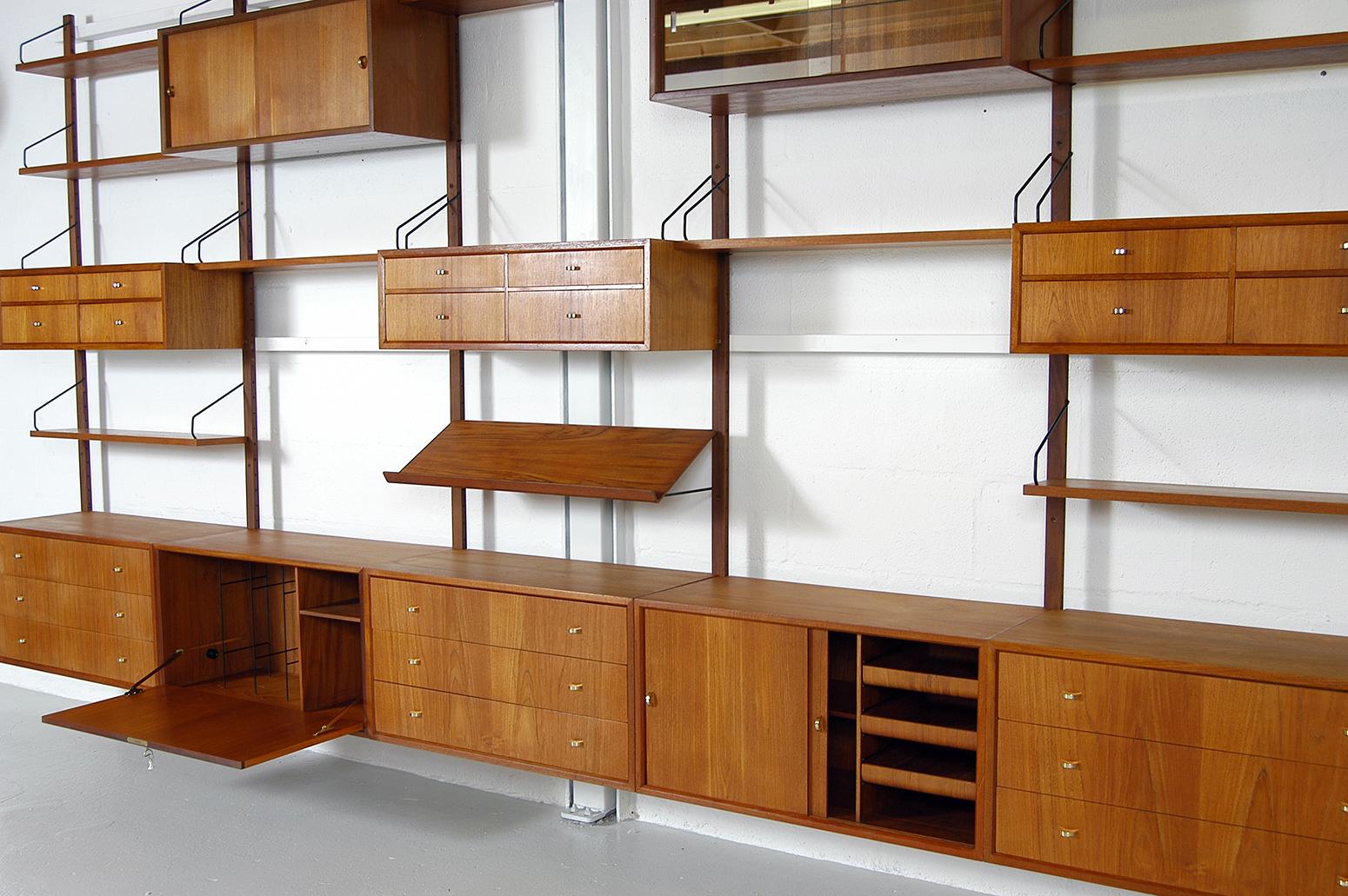 1950s Teak Danish Royal Modular Shelving System Wall Unit by Poul Cadovius In Good Condition In Sherborne, Dorset